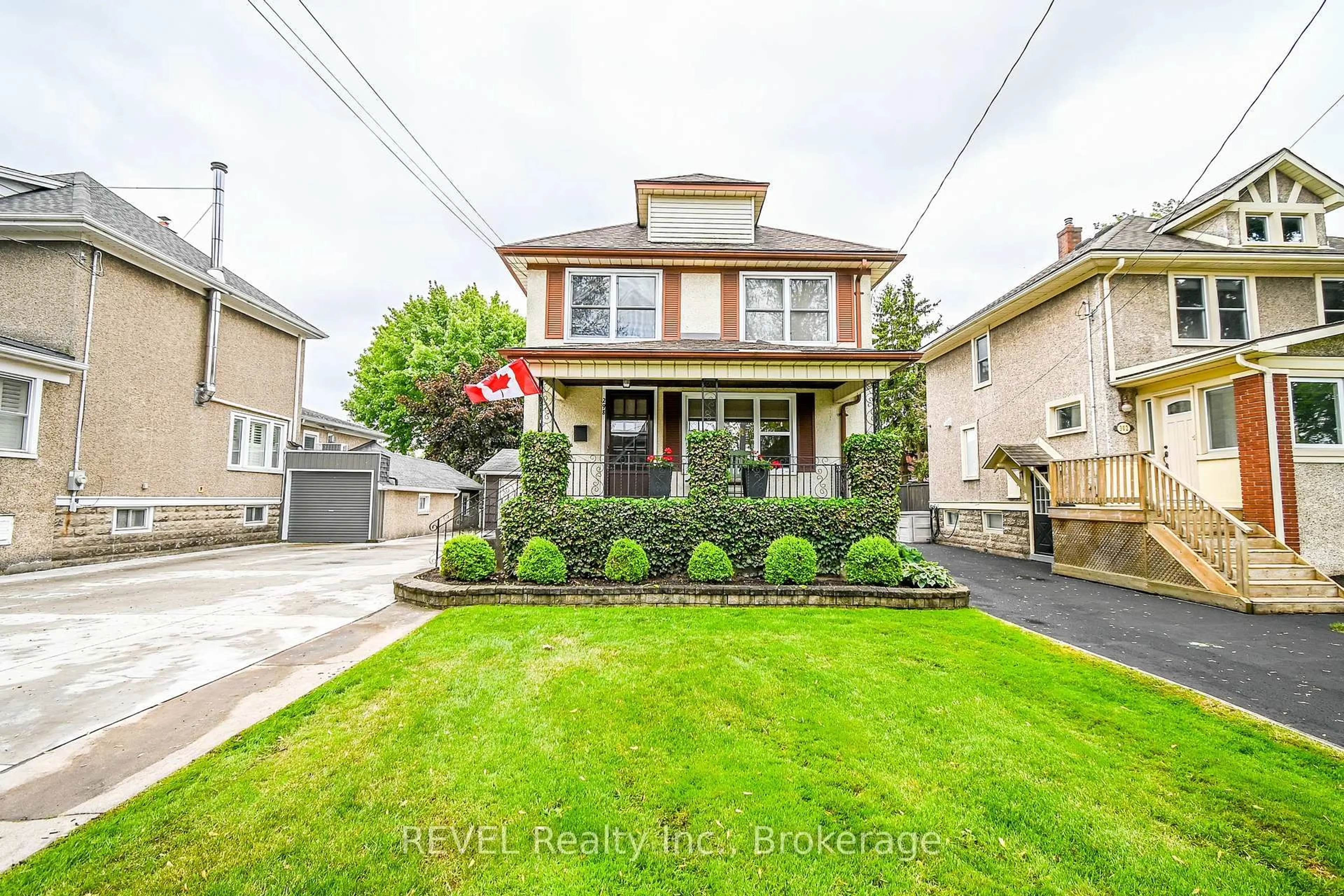 A pic from outside/outdoor area/front of a property/back of a property/a pic from drone, street for 298 Stanley St, Port Colborne Ontario L3K 3A2