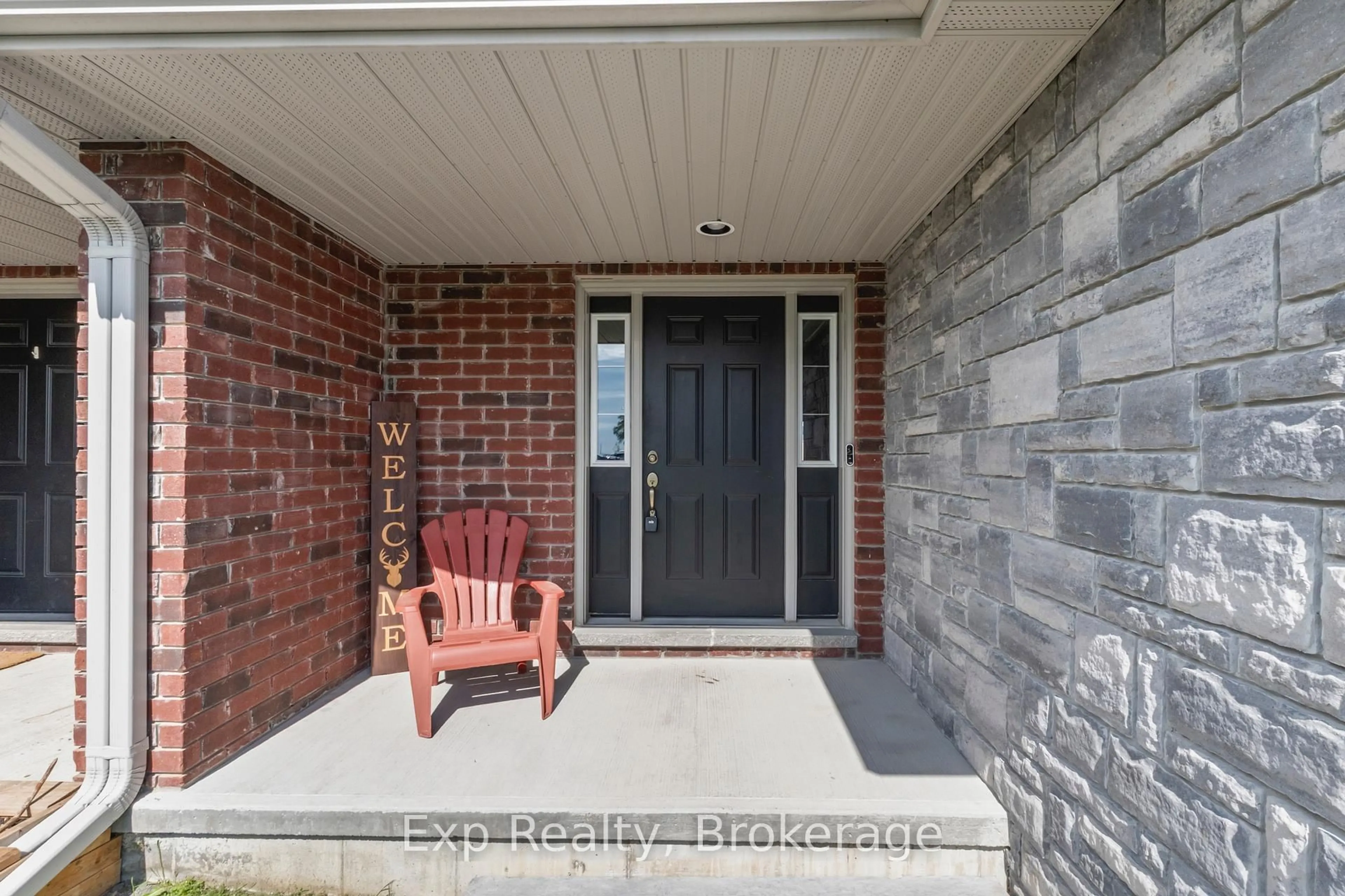 Indoor entryway for 54 Cortland Cres, Quinte West Ontario K8V 0E9