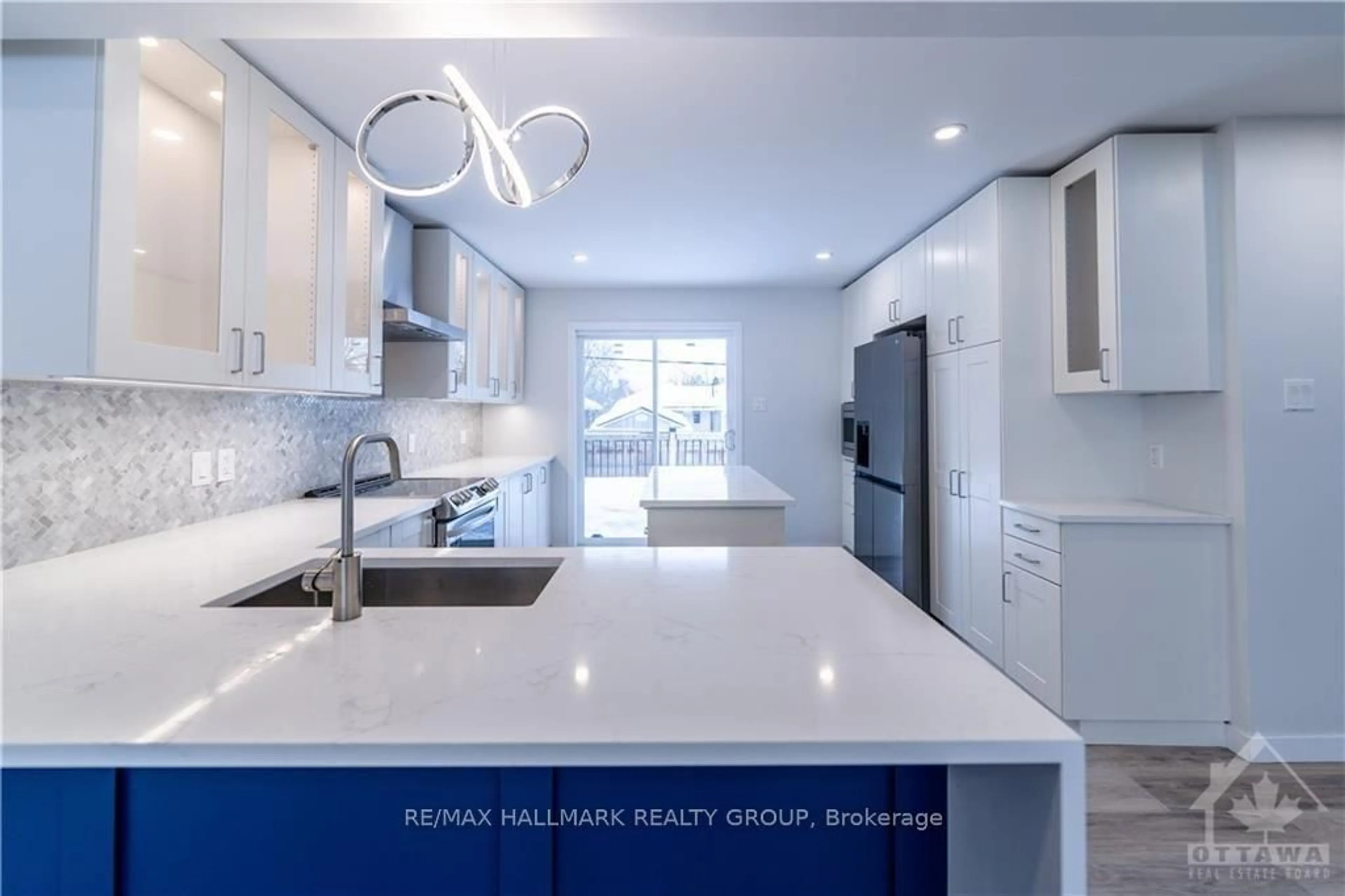 Open concept kitchen, ceramic/tile floor for 759 ADAMS Ave, Ottawa Ontario K1G 2Y1
