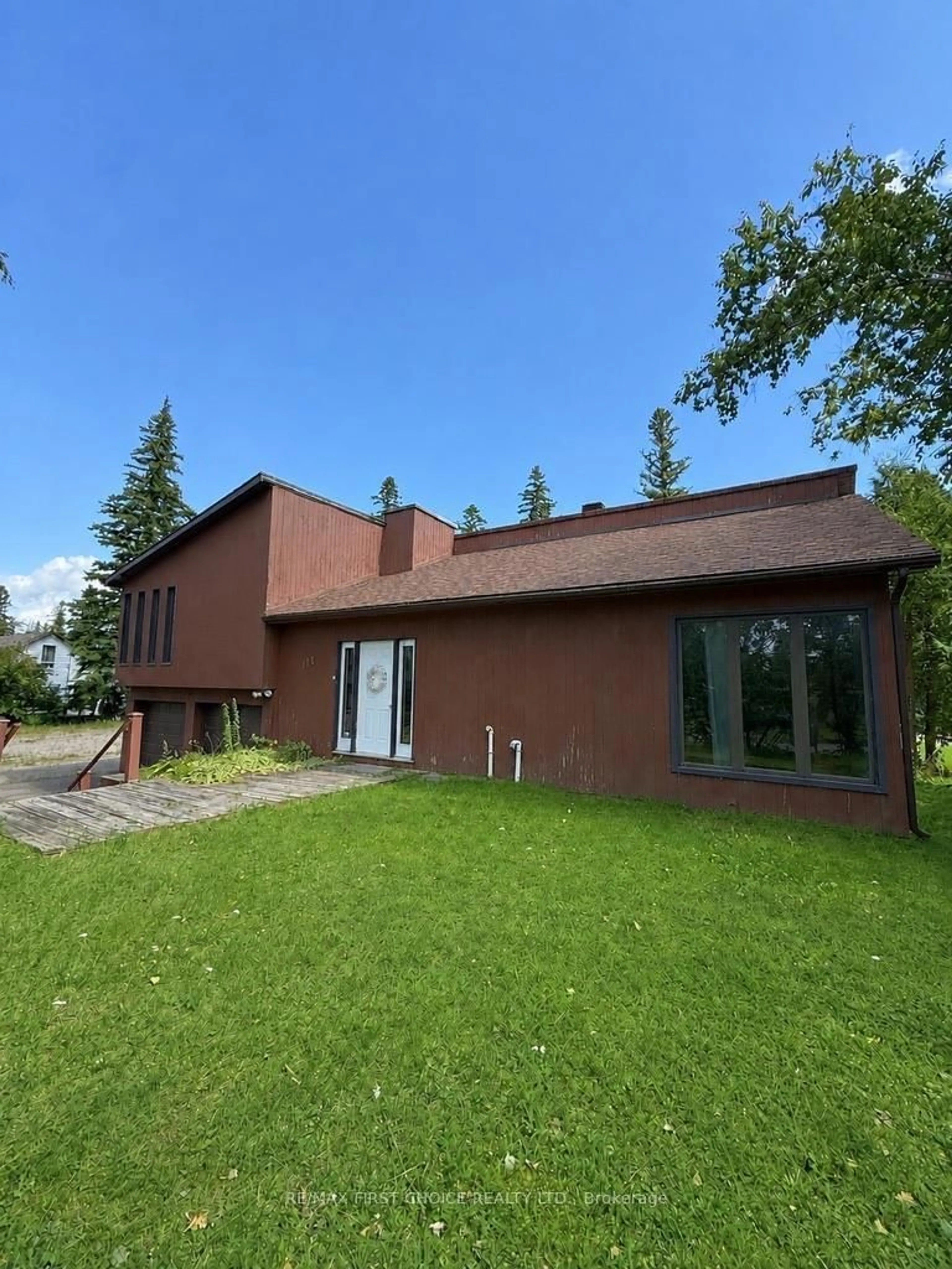 Home with brick exterior material, building for 109-111 Hillcrest Rd, Greenstone Ontario P0T 2A0