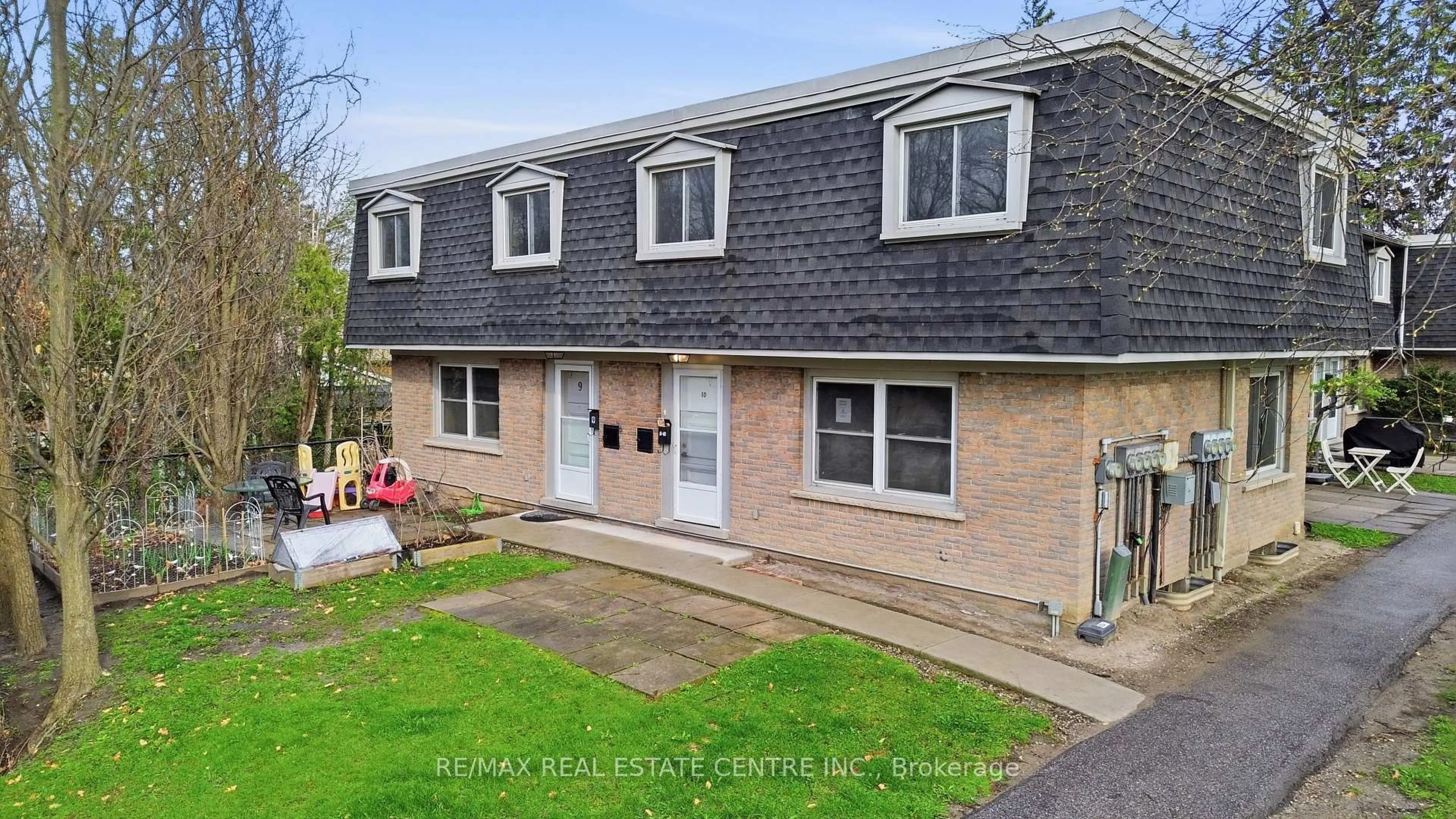 A pic from outside/outdoor area/front of a property/back of a property/a pic from drone, street for 76 Borden Pkwy #10, Kitchener Ontario N2M 3T4