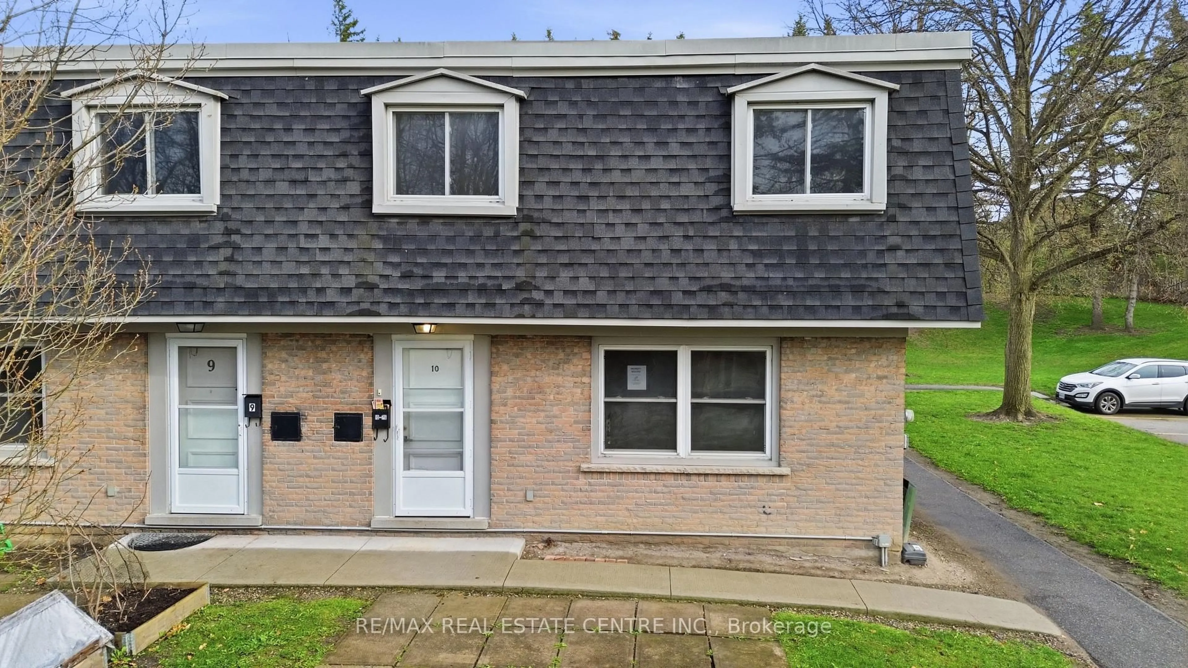 Home with vinyl exterior material, street for 76 Borden Pkwy #10, Kitchener Ontario N2M 3T4