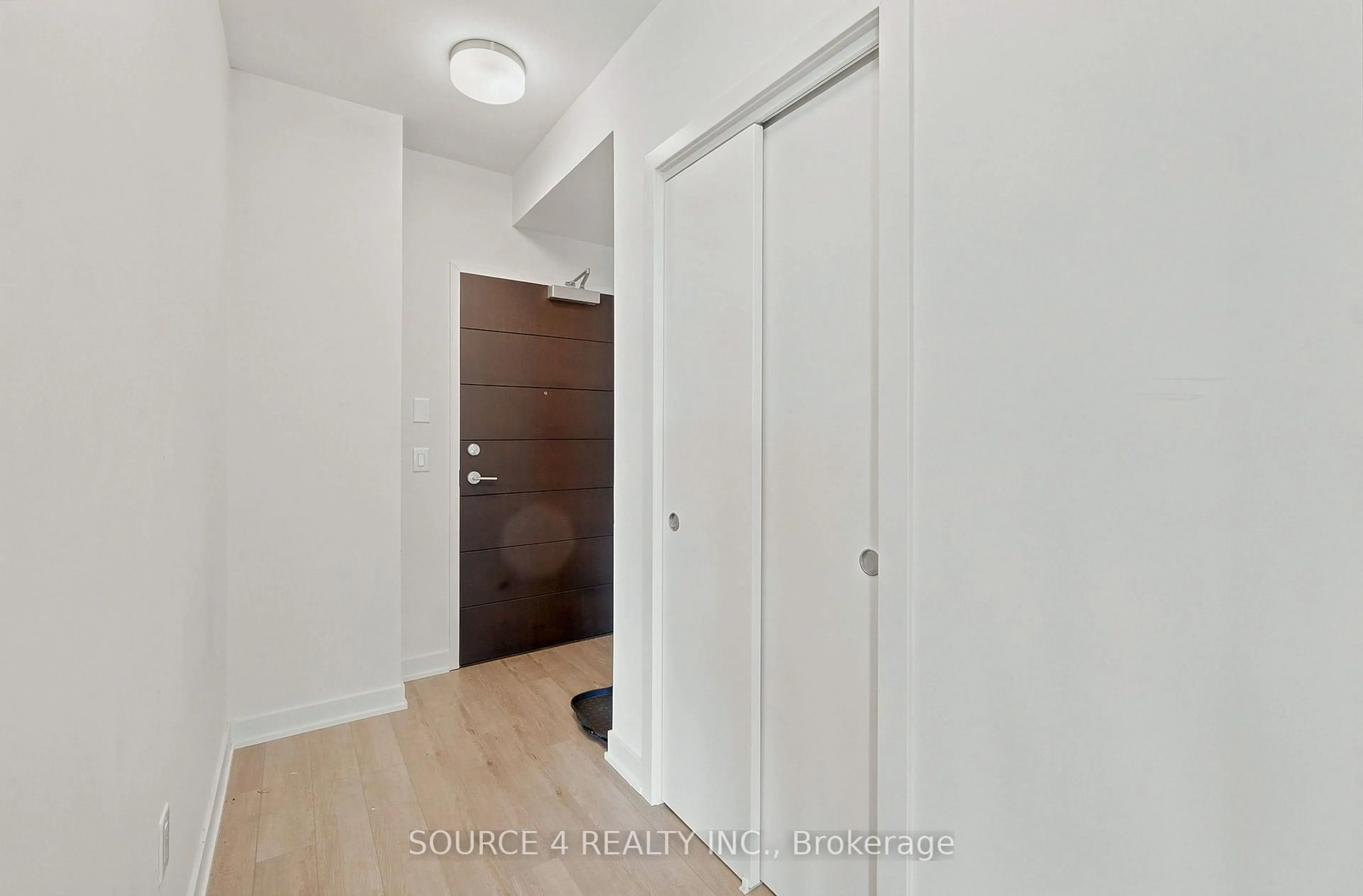 Indoor entryway for 212 King William St #815, Hamilton Ontario L8R 0A7