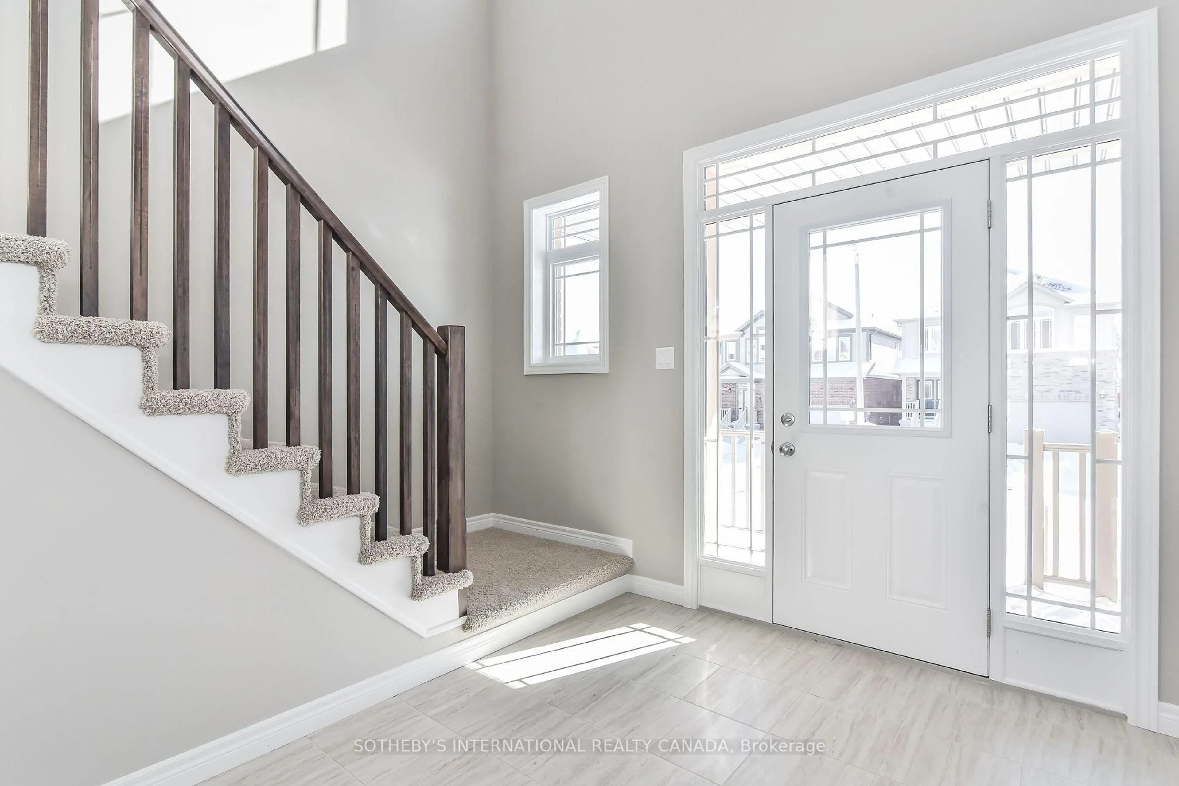 Indoor entryway for 529 Anton Cres, Kitchener Ontario N2R 1P6