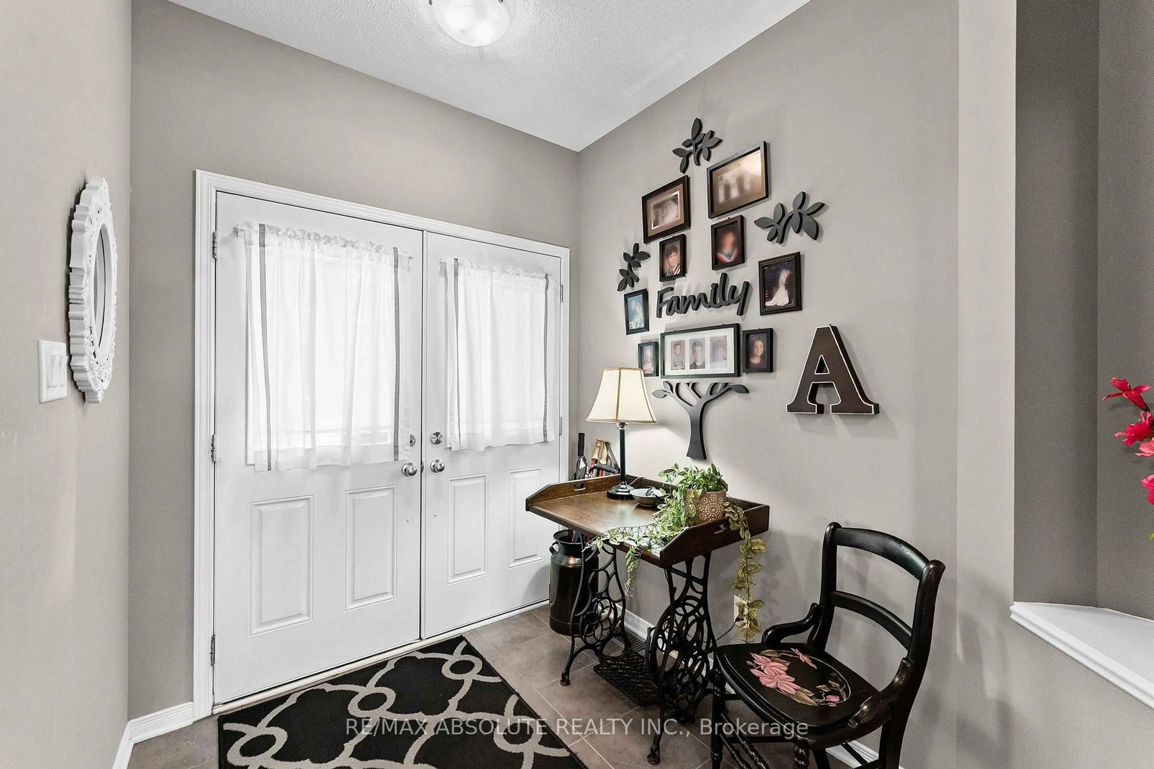 Indoor entryway for 189 Edey St, Arnprior Ontario K7S 0G2