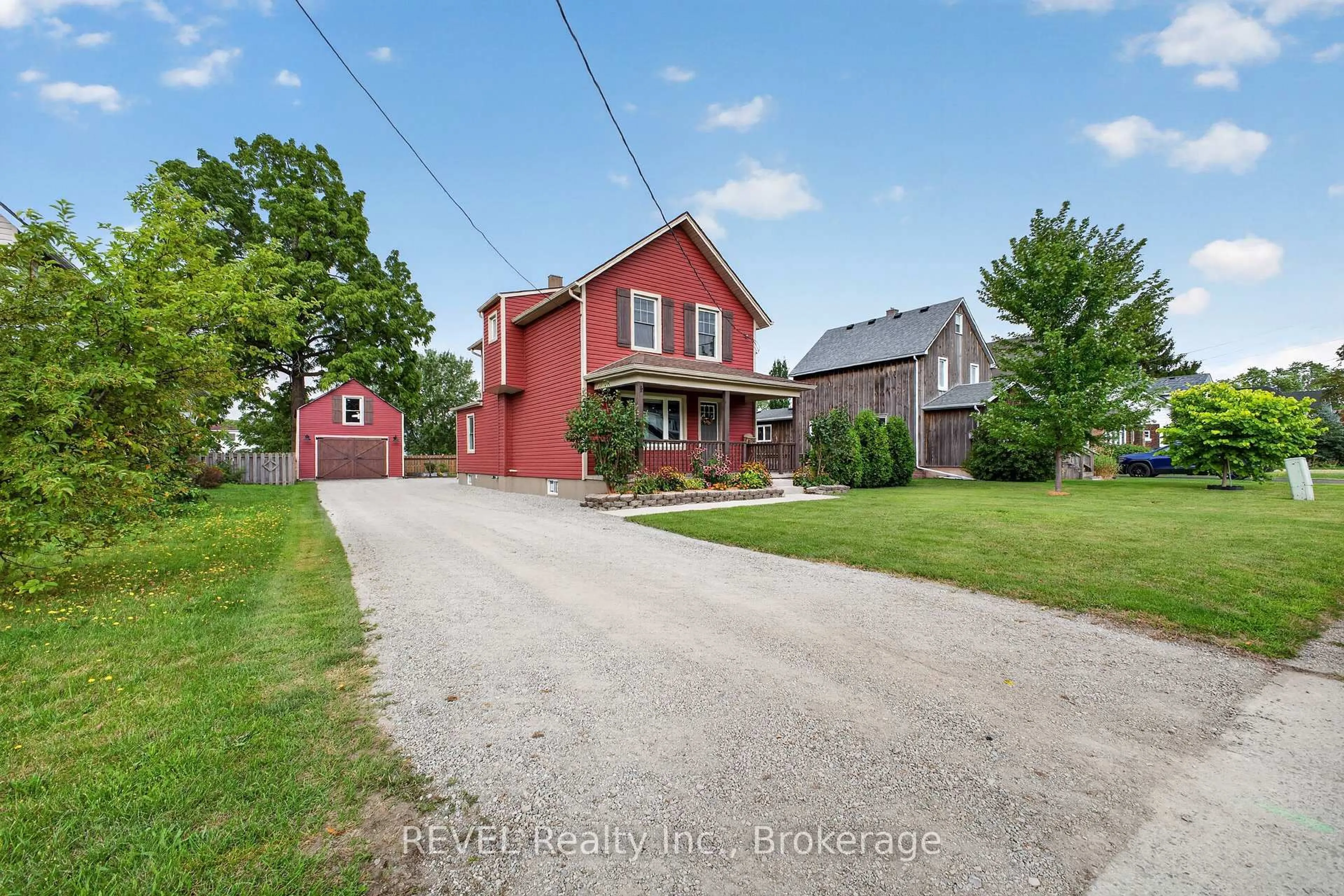 A pic from outside/outdoor area/front of a property/back of a property/a pic from drone, street for 312 Phipps St, Fort Erie Ontario L2A 2V6