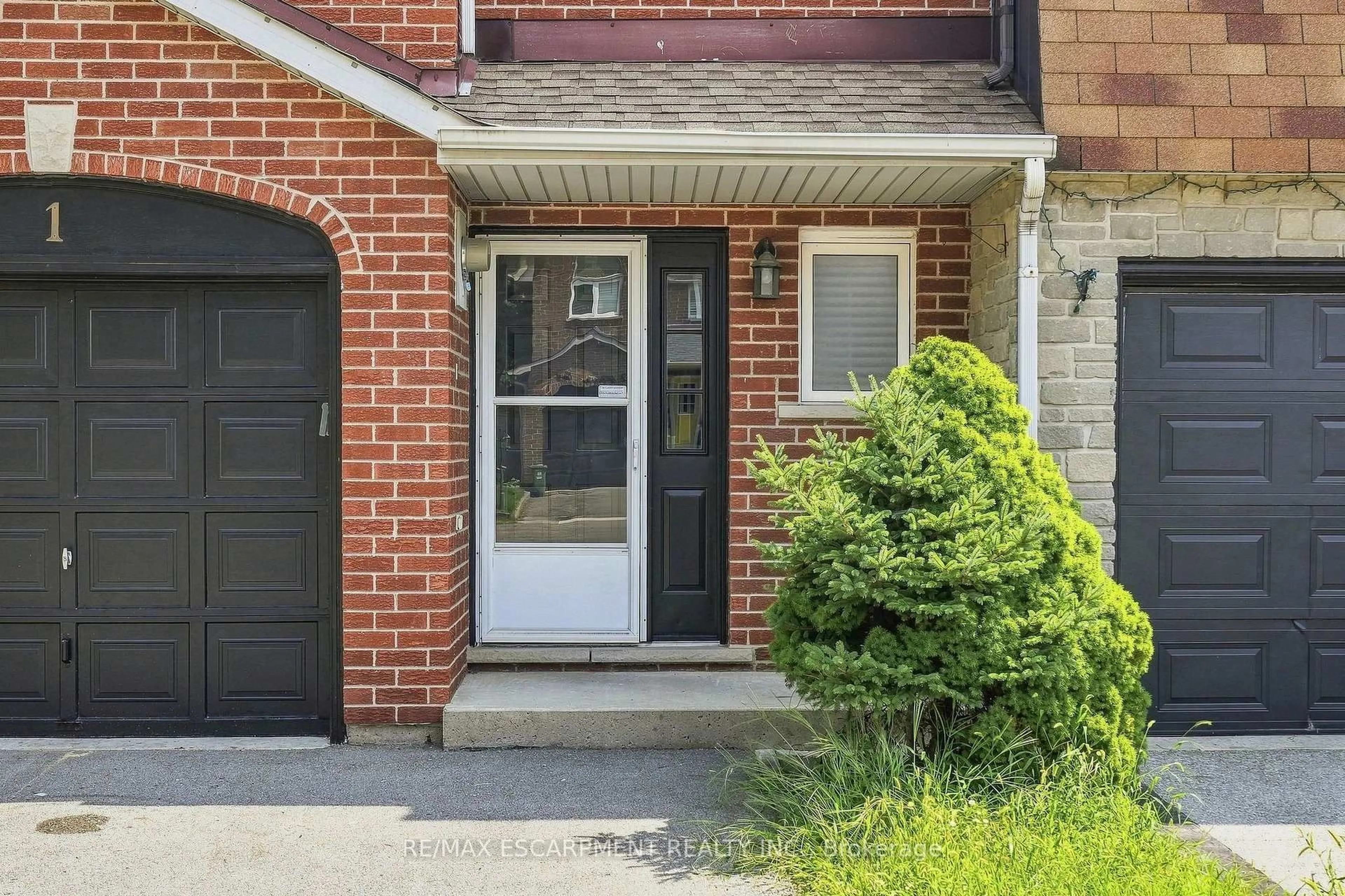 Home with brick exterior material, street for 1 Perthshire Crt, Hamilton Ontario L9B 2H1