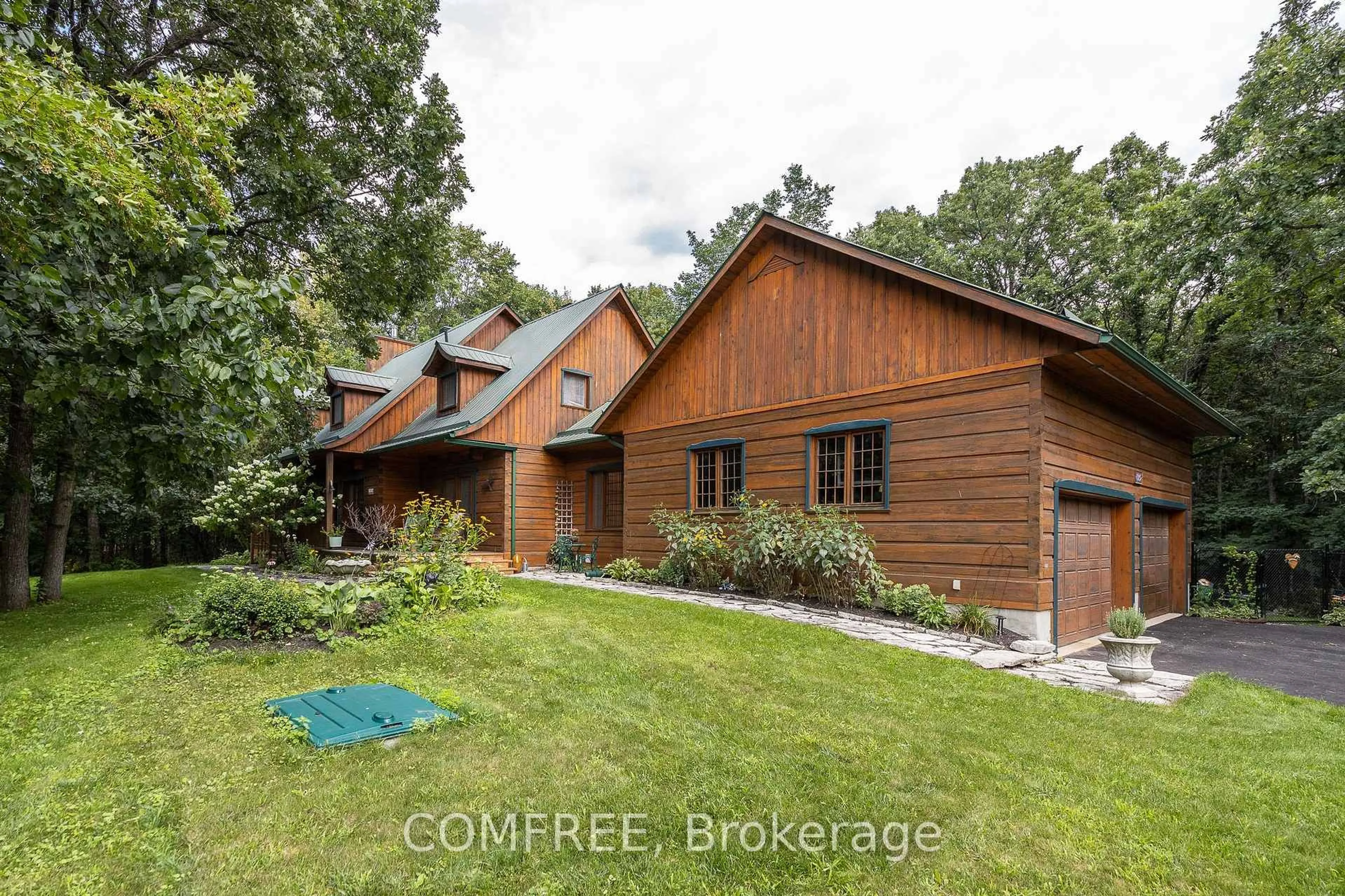 A pic from outside/outdoor area/front of a property/back of a property/a pic from drone, unknown for 7925 Resolute Way, Metcalfe Ontario K0A 2P0