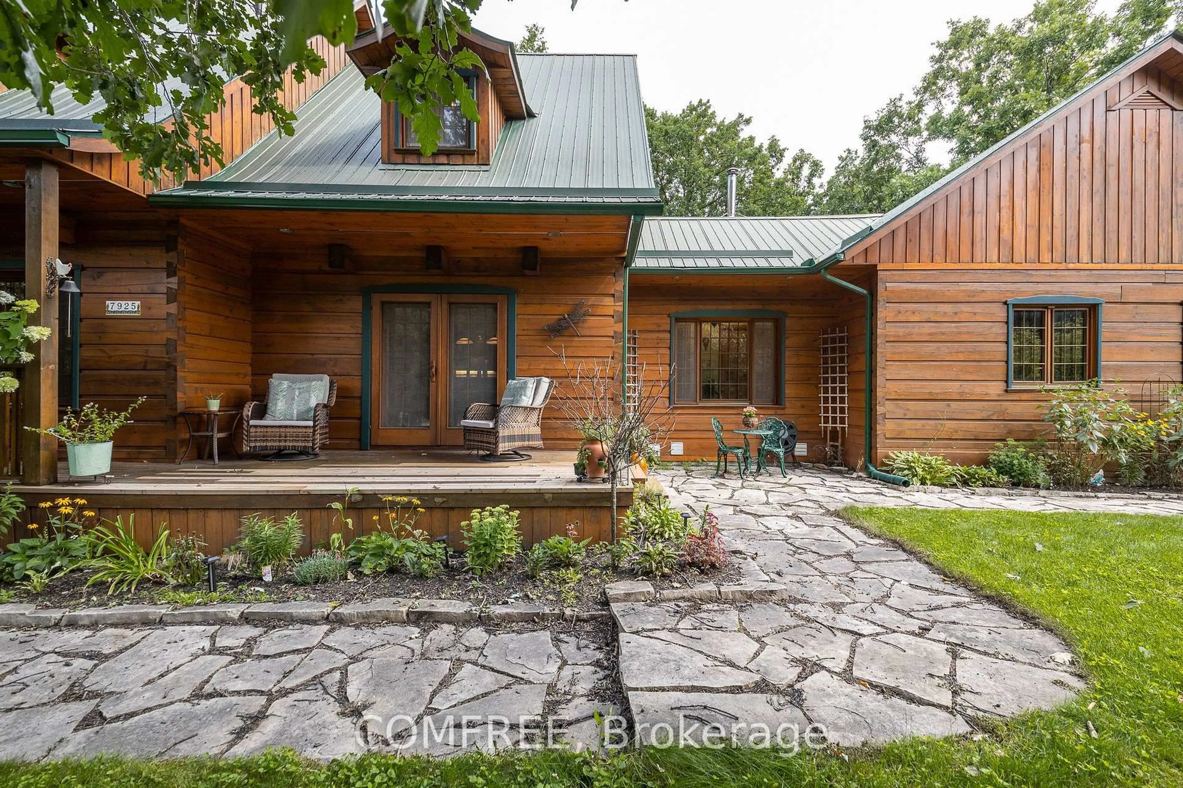 Home with brick exterior material, unknown for 7925 Resolute Way, Metcalfe Ontario K0A 2P0