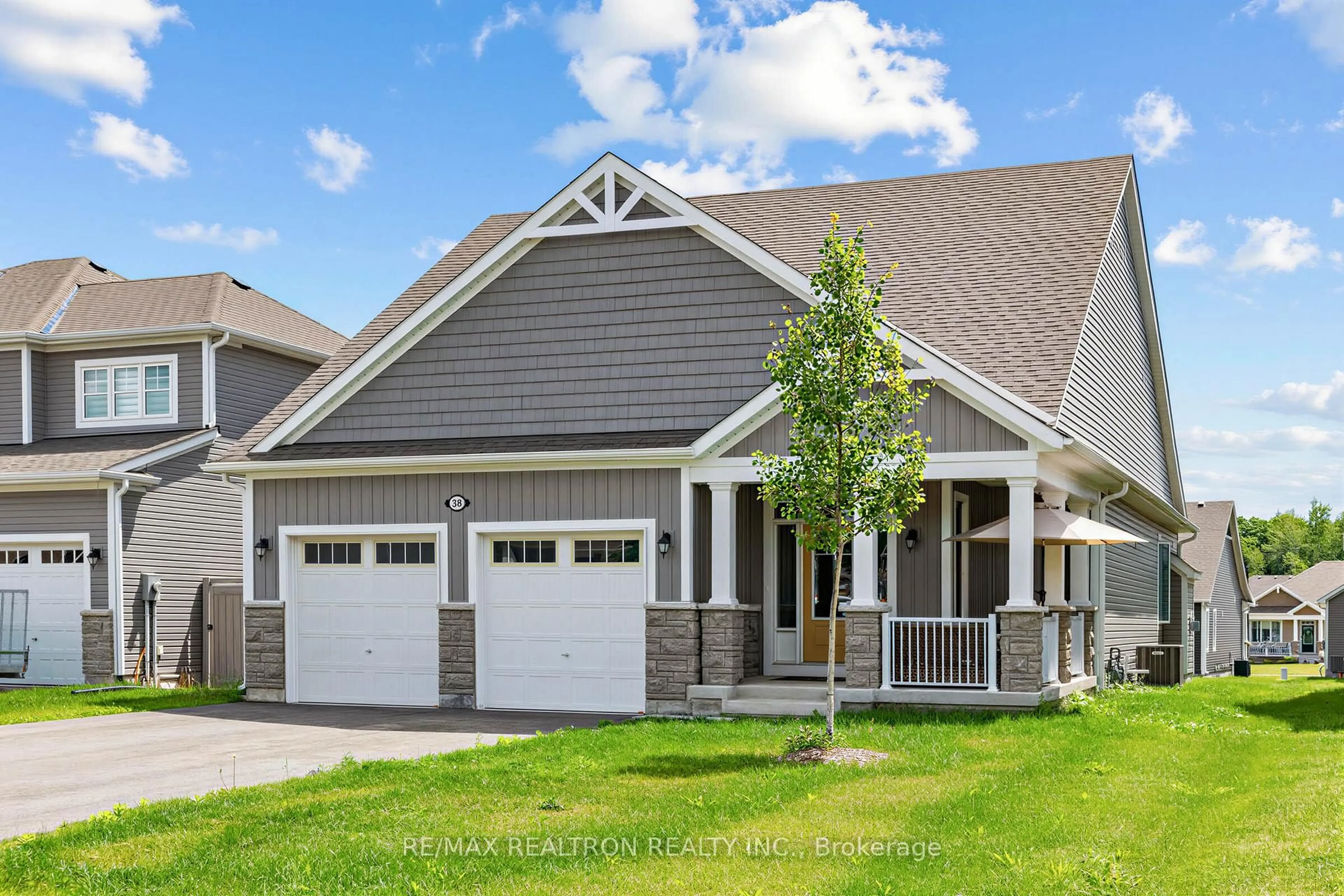 Home with vinyl exterior material, street for 38 Chambery St, Bracebridge Ontario P1L 0N4