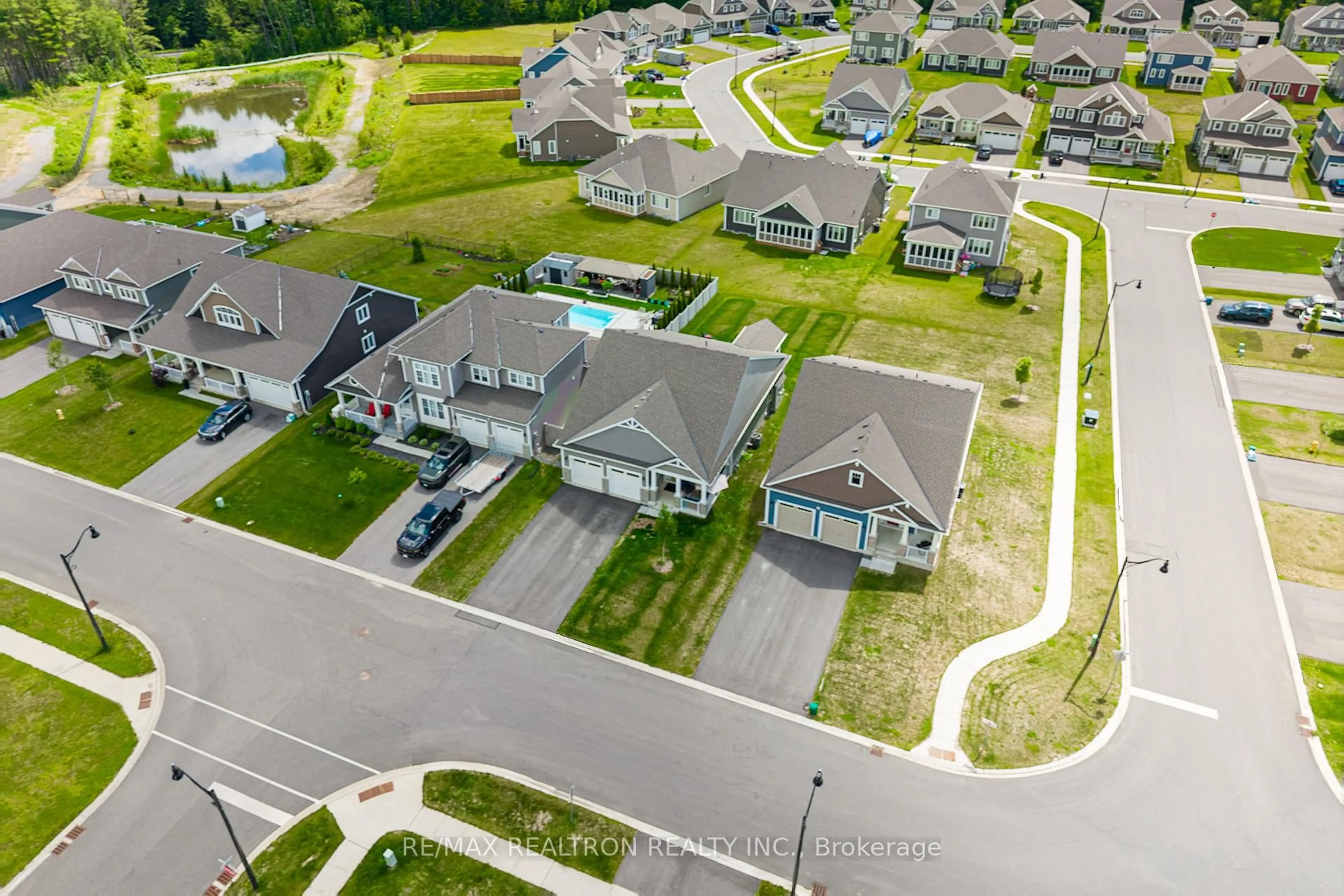 A pic from outside/outdoor area/front of a property/back of a property/a pic from drone, street for 38 Chambery St, Bracebridge Ontario P1L 0N4