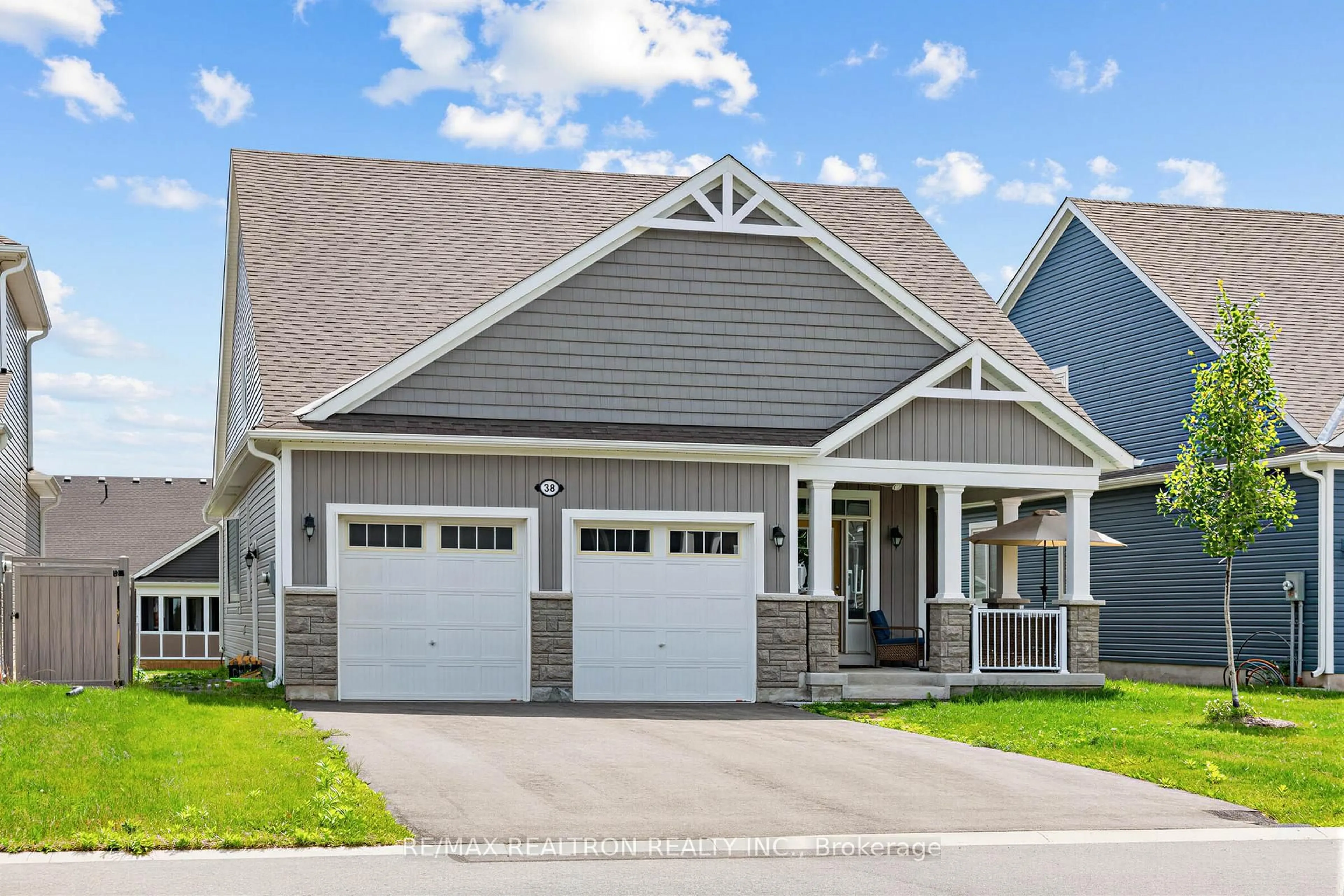 Home with vinyl exterior material, street for 38 Chambery St, Bracebridge Ontario P1L 0N4