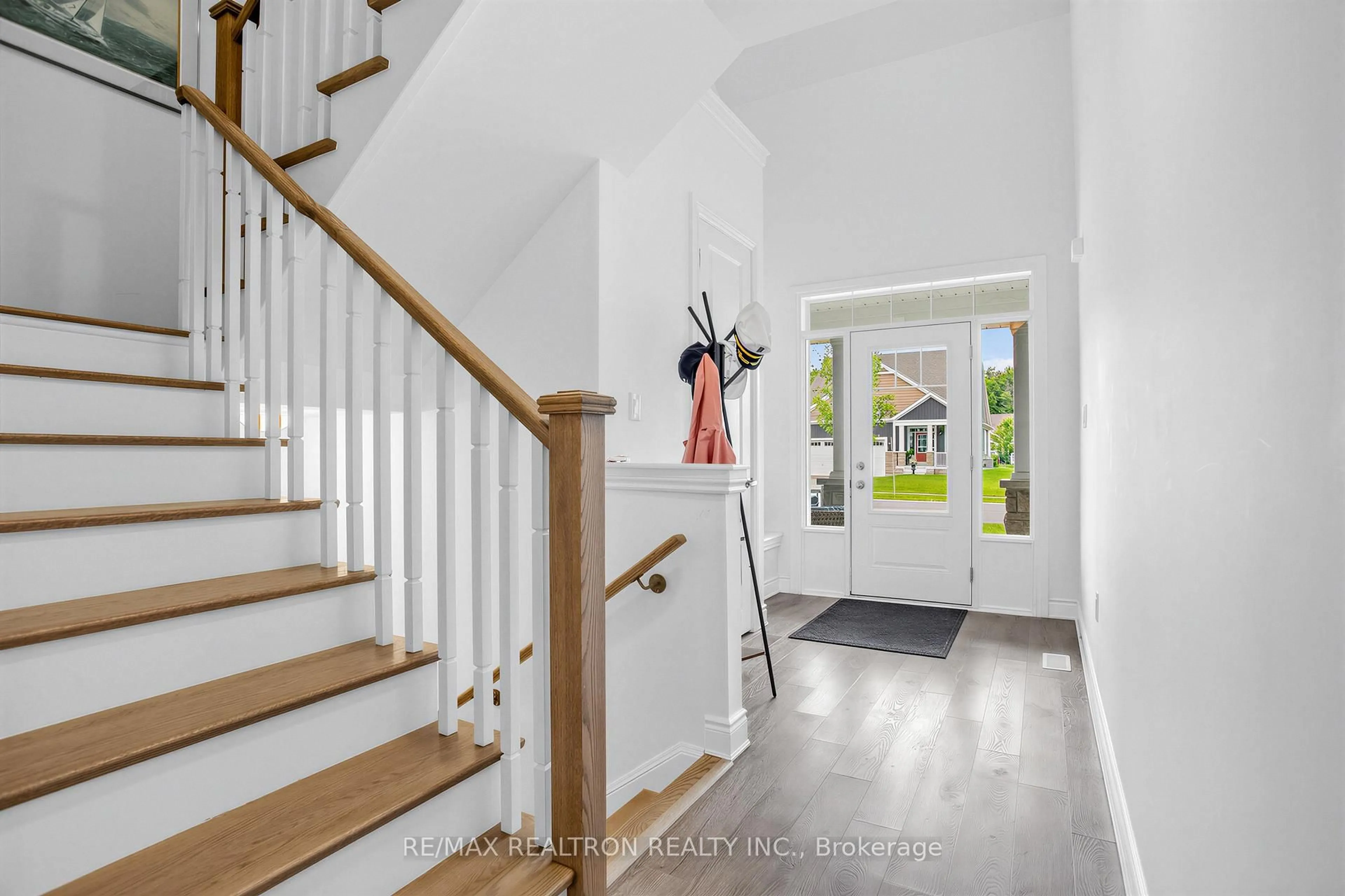 Indoor entryway for 38 Chambery St, Bracebridge Ontario P1L 0N4