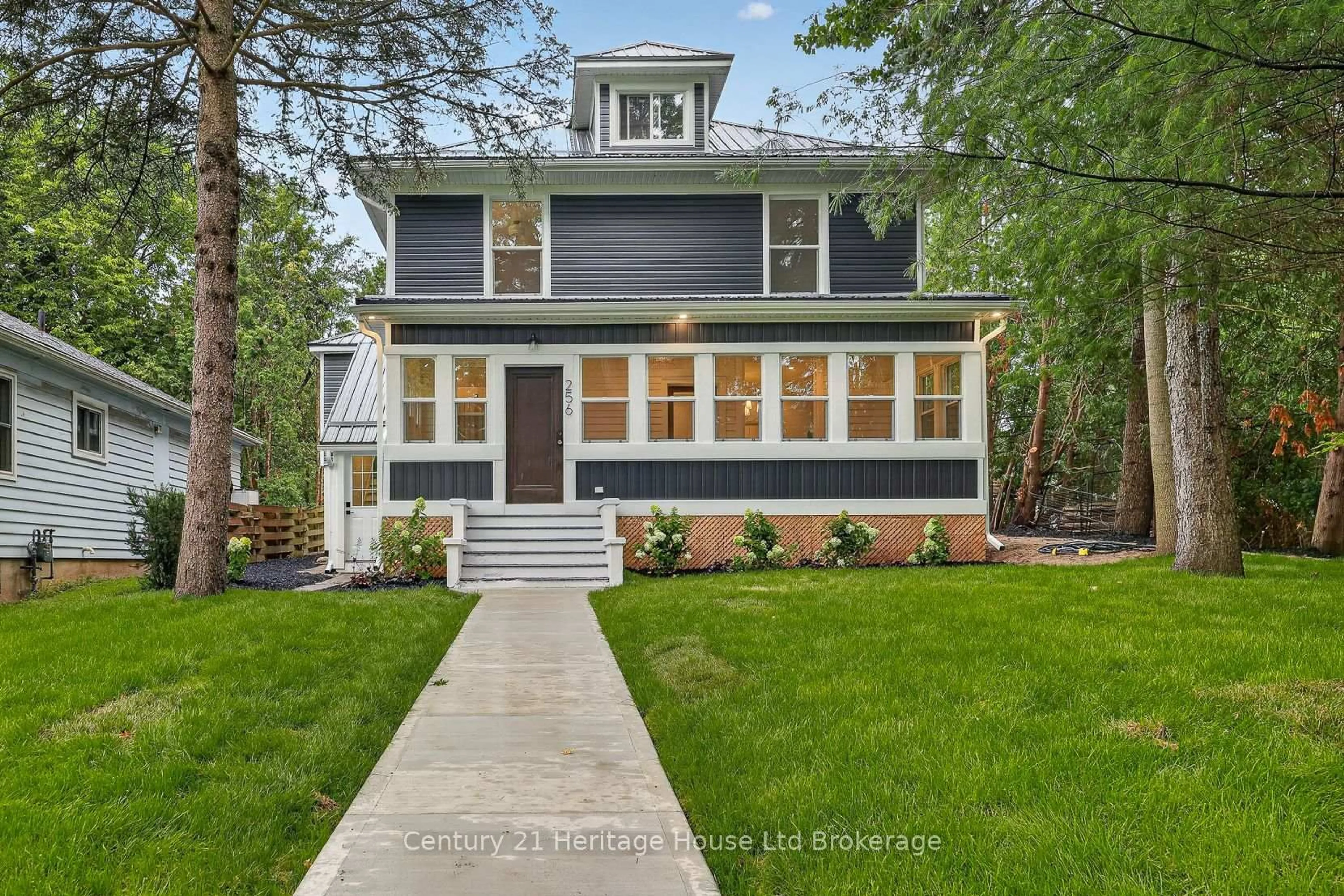 Home with vinyl exterior material, street for 256 Union St, Norfolk Ontario N3Y 2B5