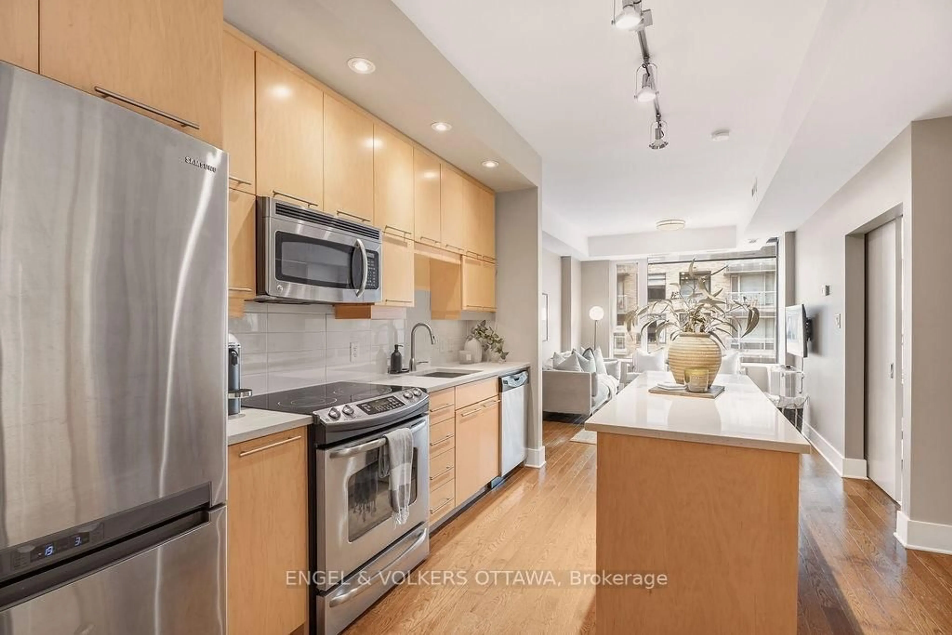 Unknown for 101 Richmond Rd #418, Ottawa Ontario K1Z 0A6