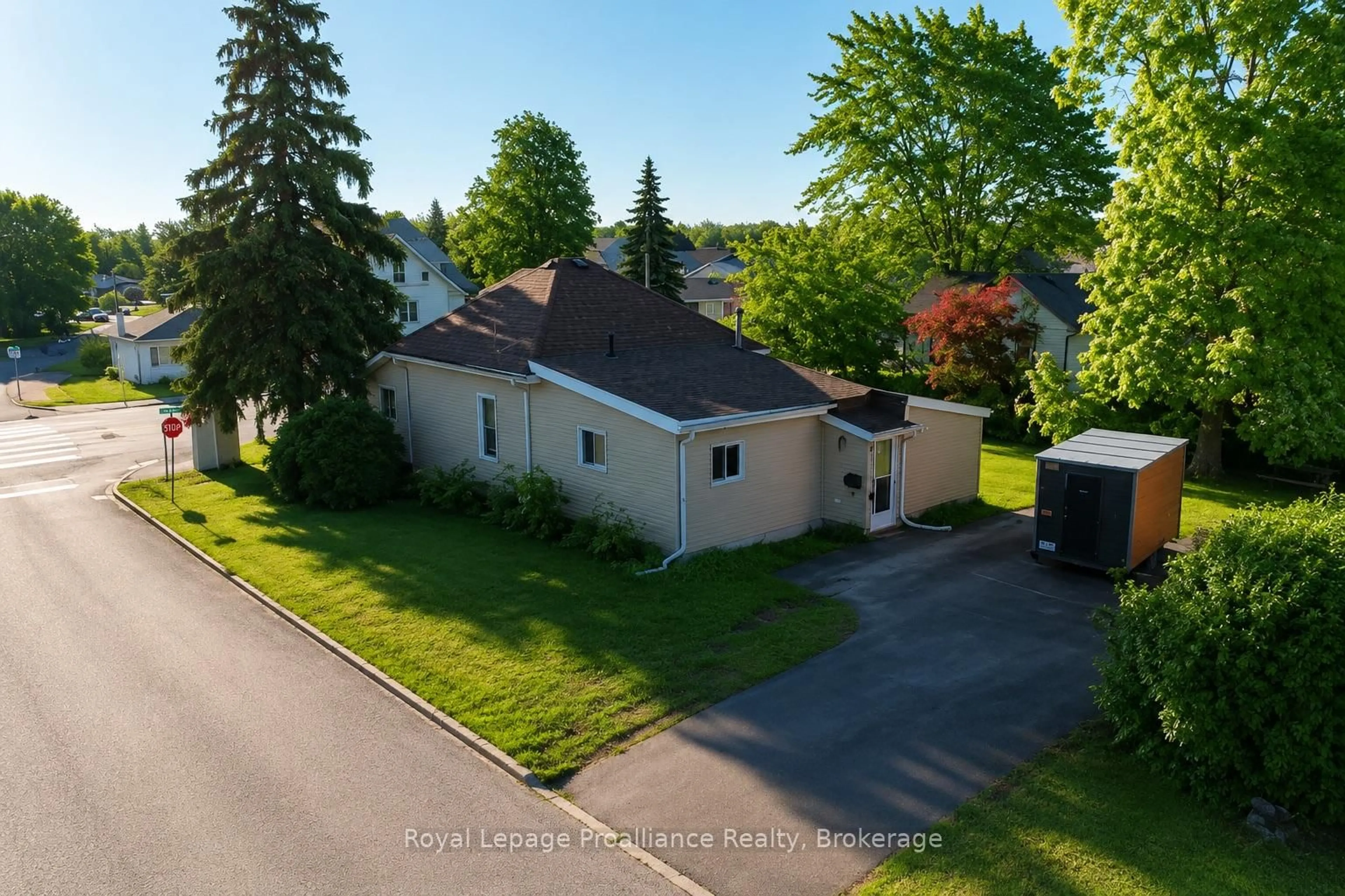 A pic from outside/outdoor area/front of a property/back of a property/a pic from drone, street for 252 Sidney St, Quinte West Ontario K8V 2T4
