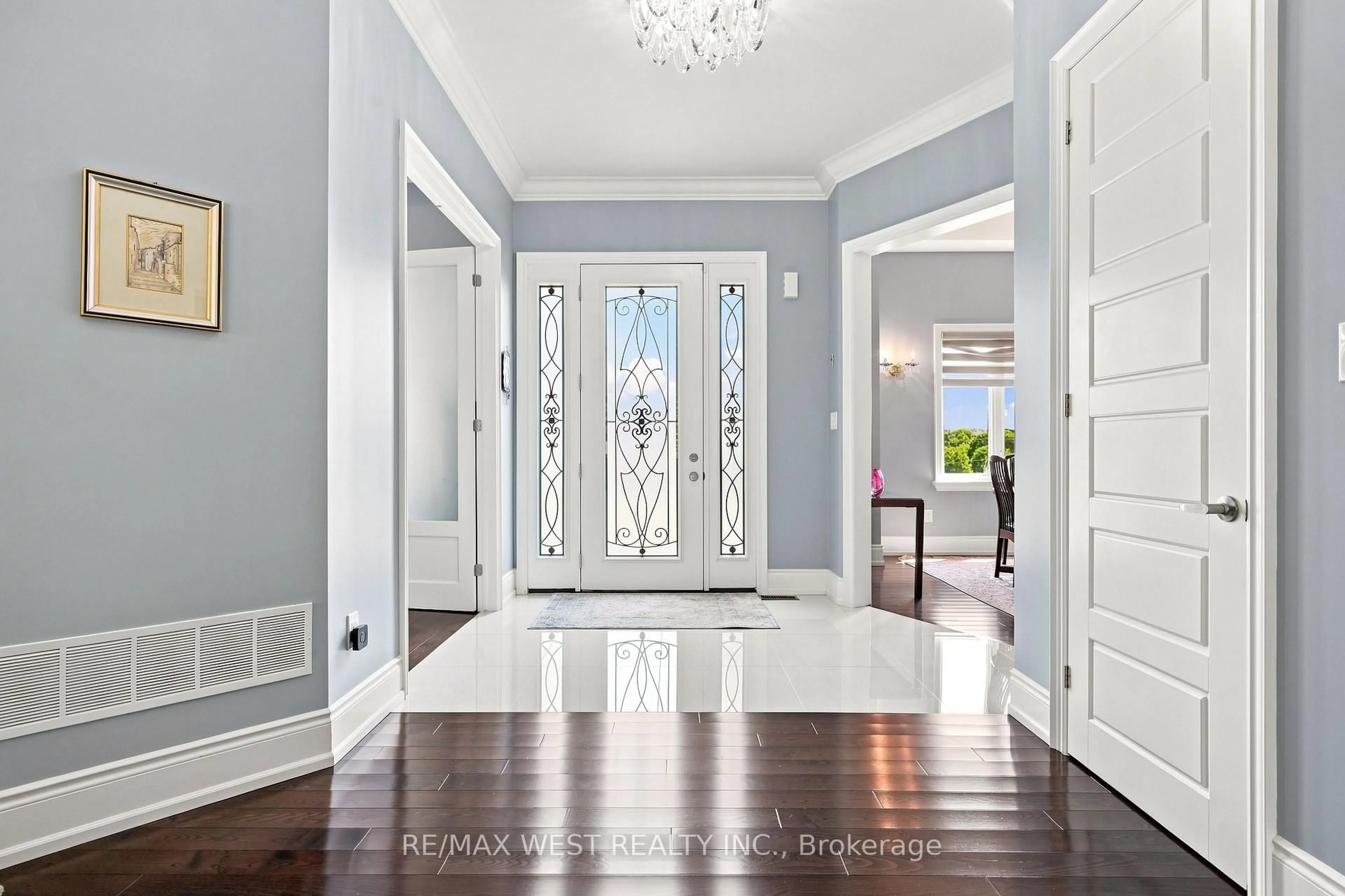 Indoor entryway for 9450 Wellington Road 124, Erin Ontario N0B 1T0