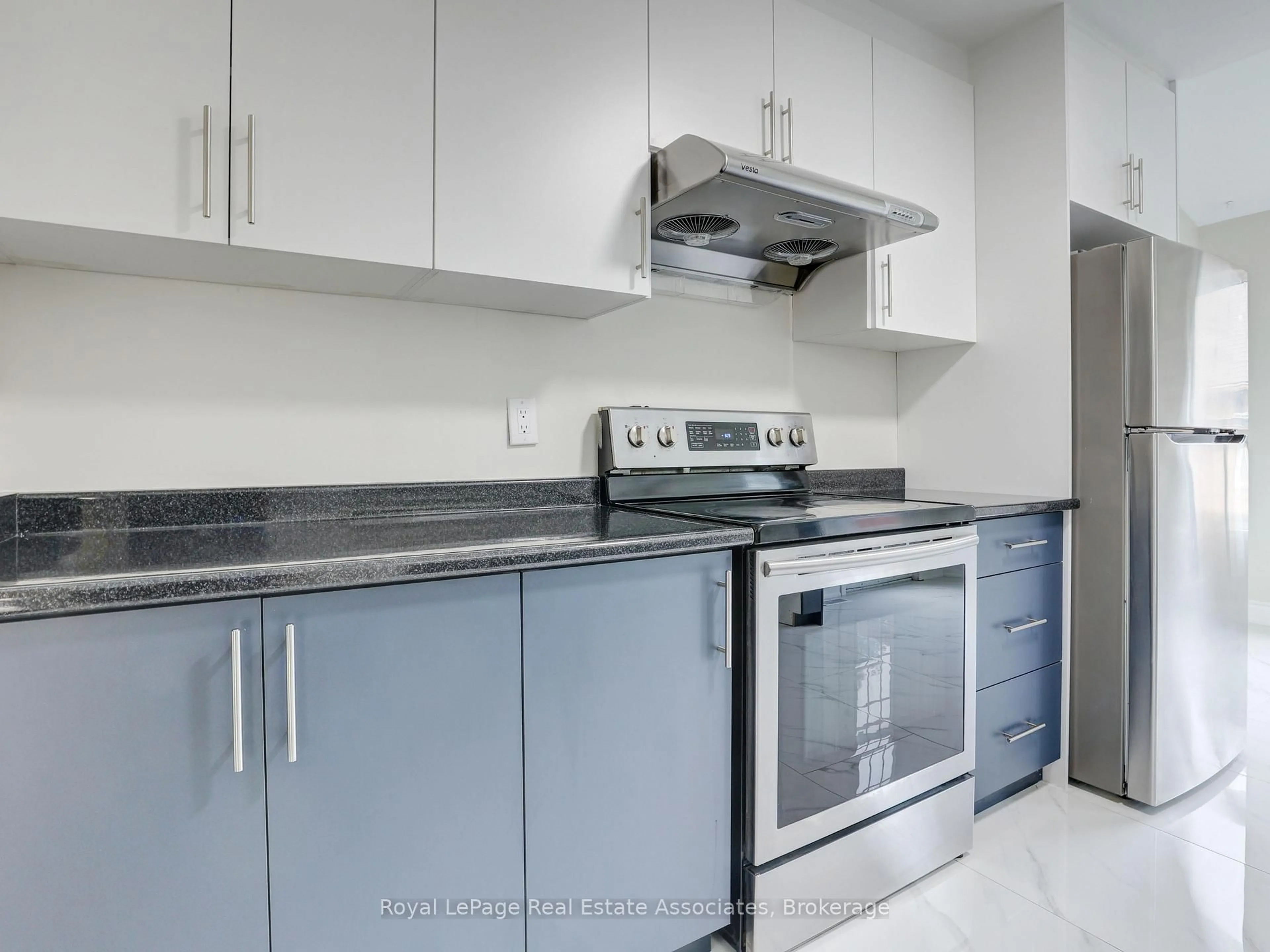 Standard kitchen, unknown for 26 Mclachlan Pl, Guelph Ontario N1H 8K4