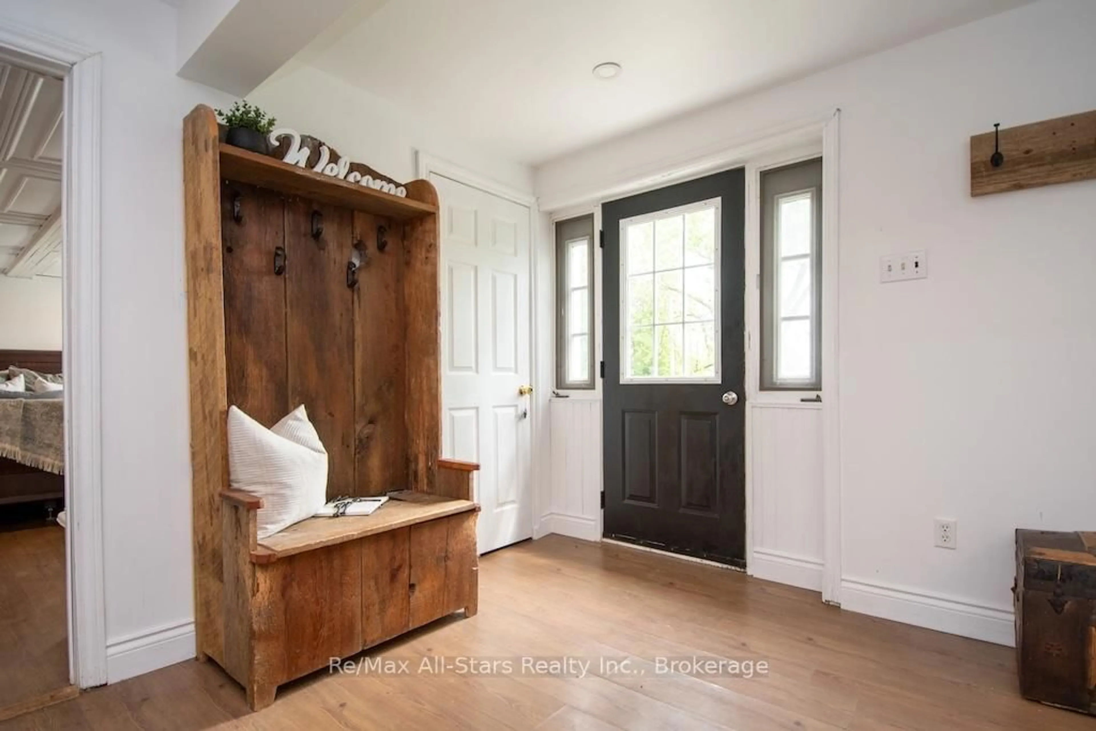 Indoor entryway for 9 Riverside Dr, Kawartha Lakes Ontario K9V 0H6