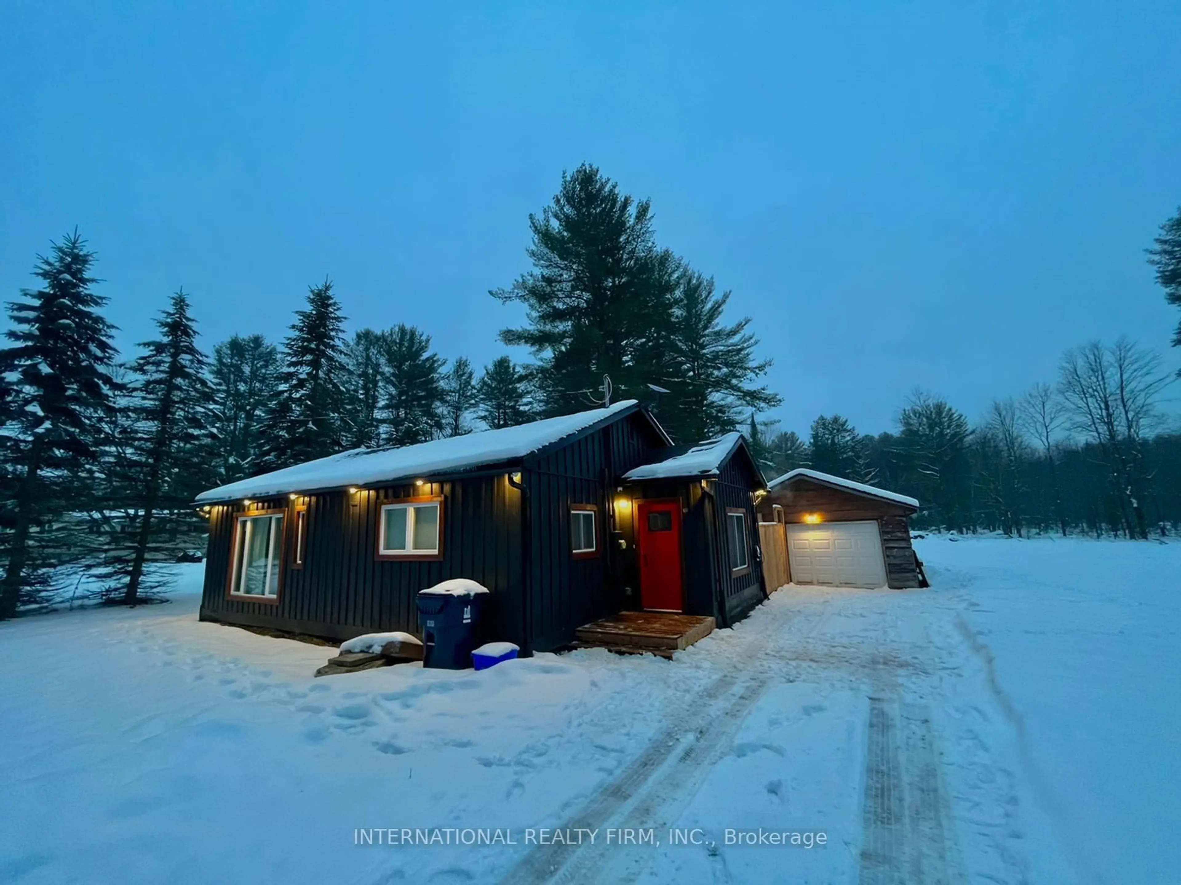 A pic from outside/outdoor area/front of a property/back of a property/a pic from drone, street for 1746 Gravenhurst Pkwy, Gravenhurst Ontario P1P 1R3