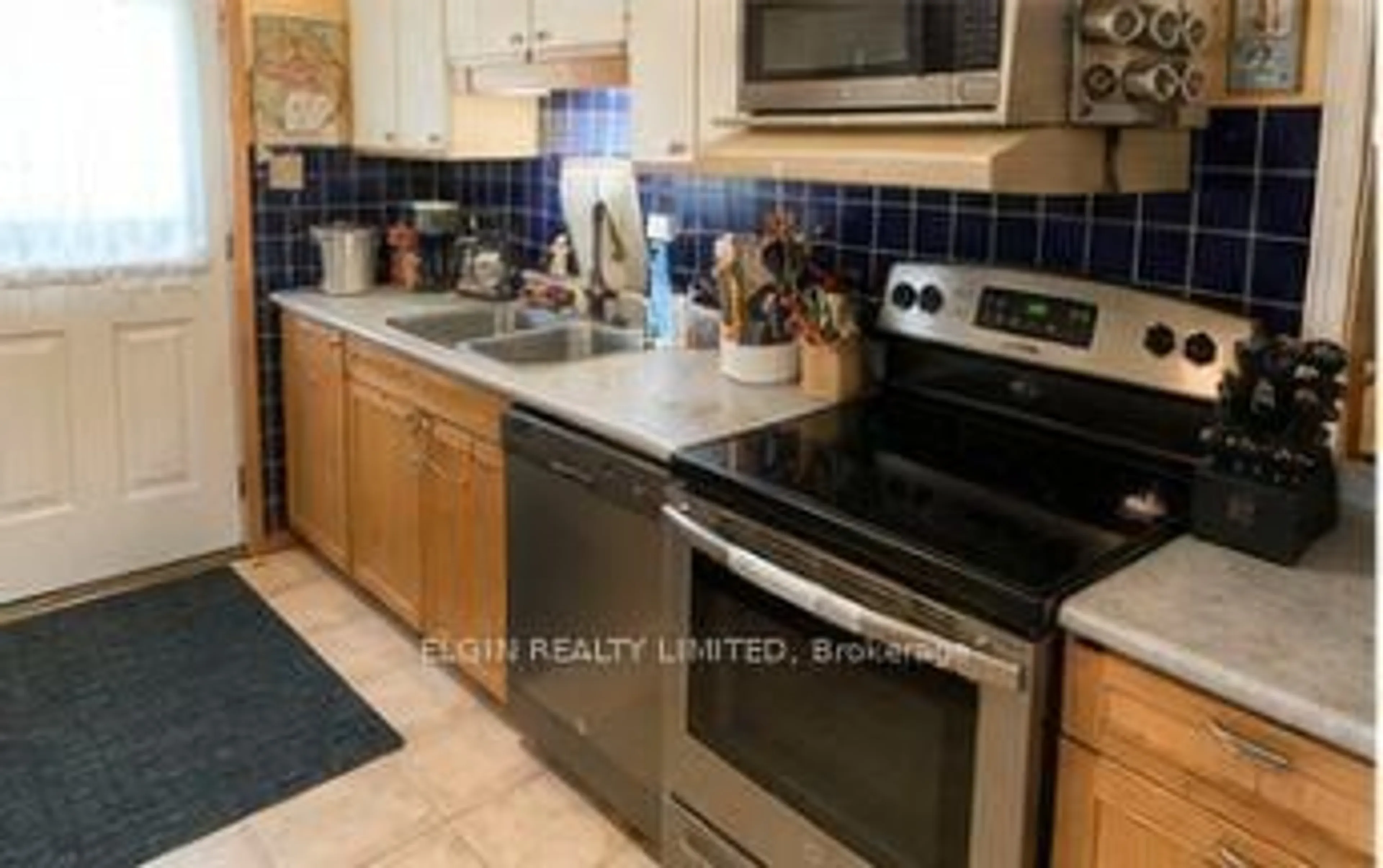 Standard kitchen, ceramic/tile floor for 14 Glanworth Ave, St. Thomas Ontario N5R 1E7