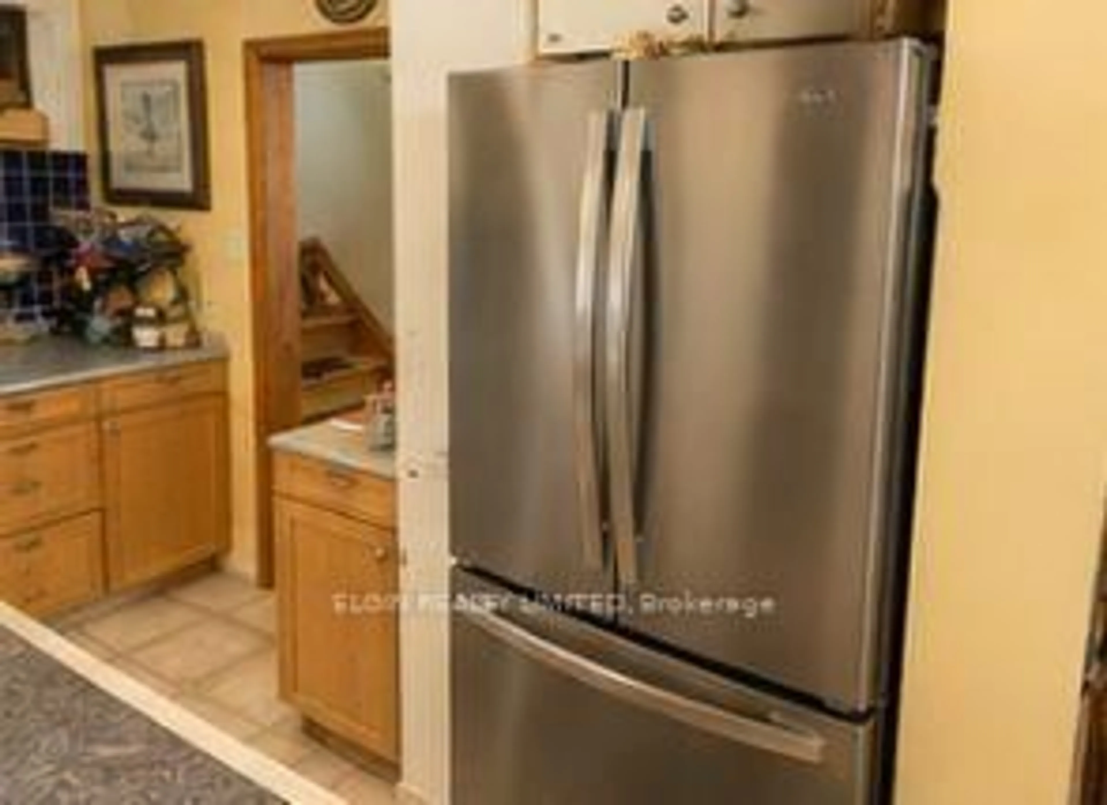 Standard kitchen, unknown for 14 Glanworth Ave, St. Thomas Ontario N5R 1E7