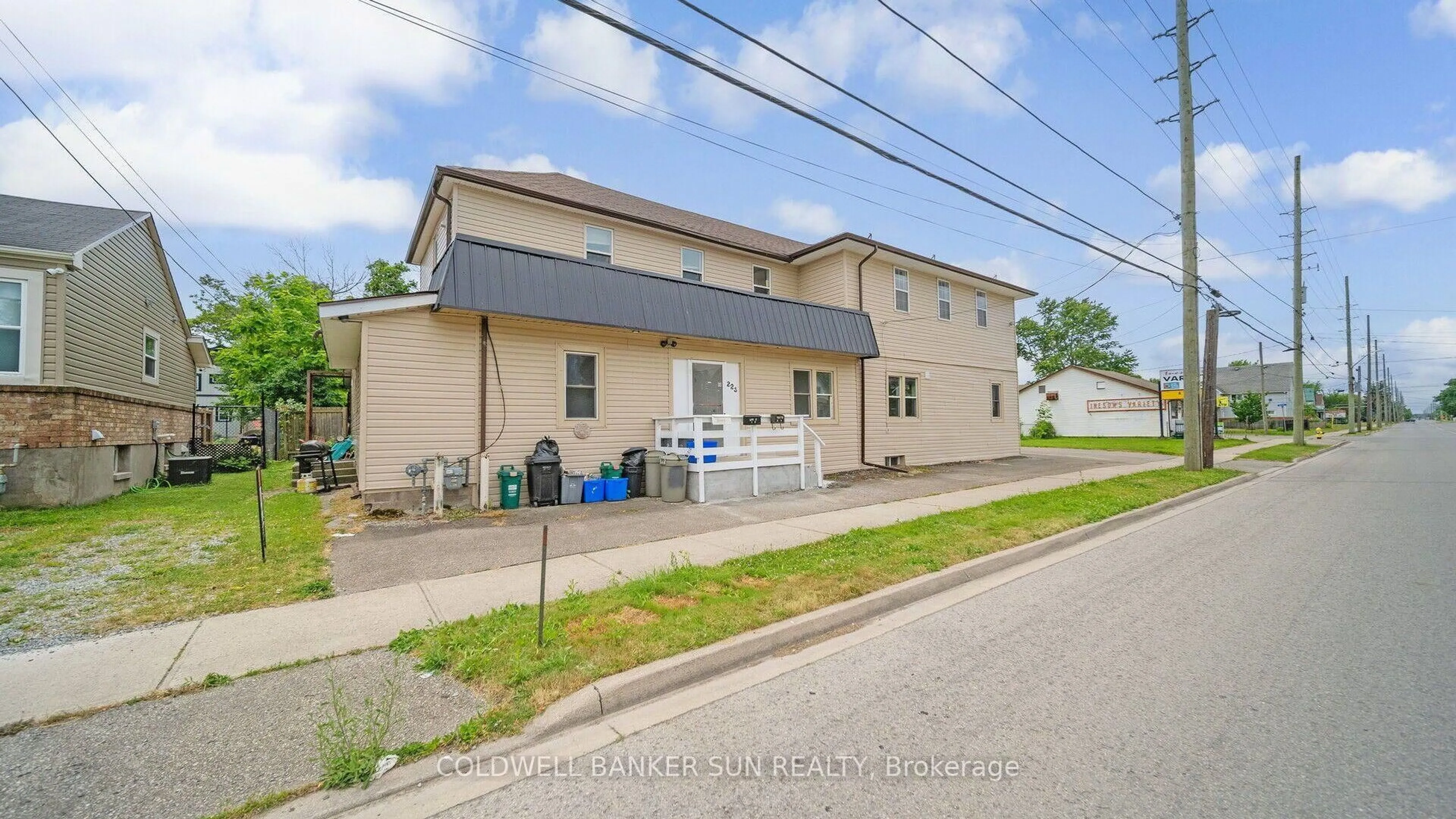 Patio, street for 223-227 Gilmore Rd, Fort Erie Ontario L2A 2M2