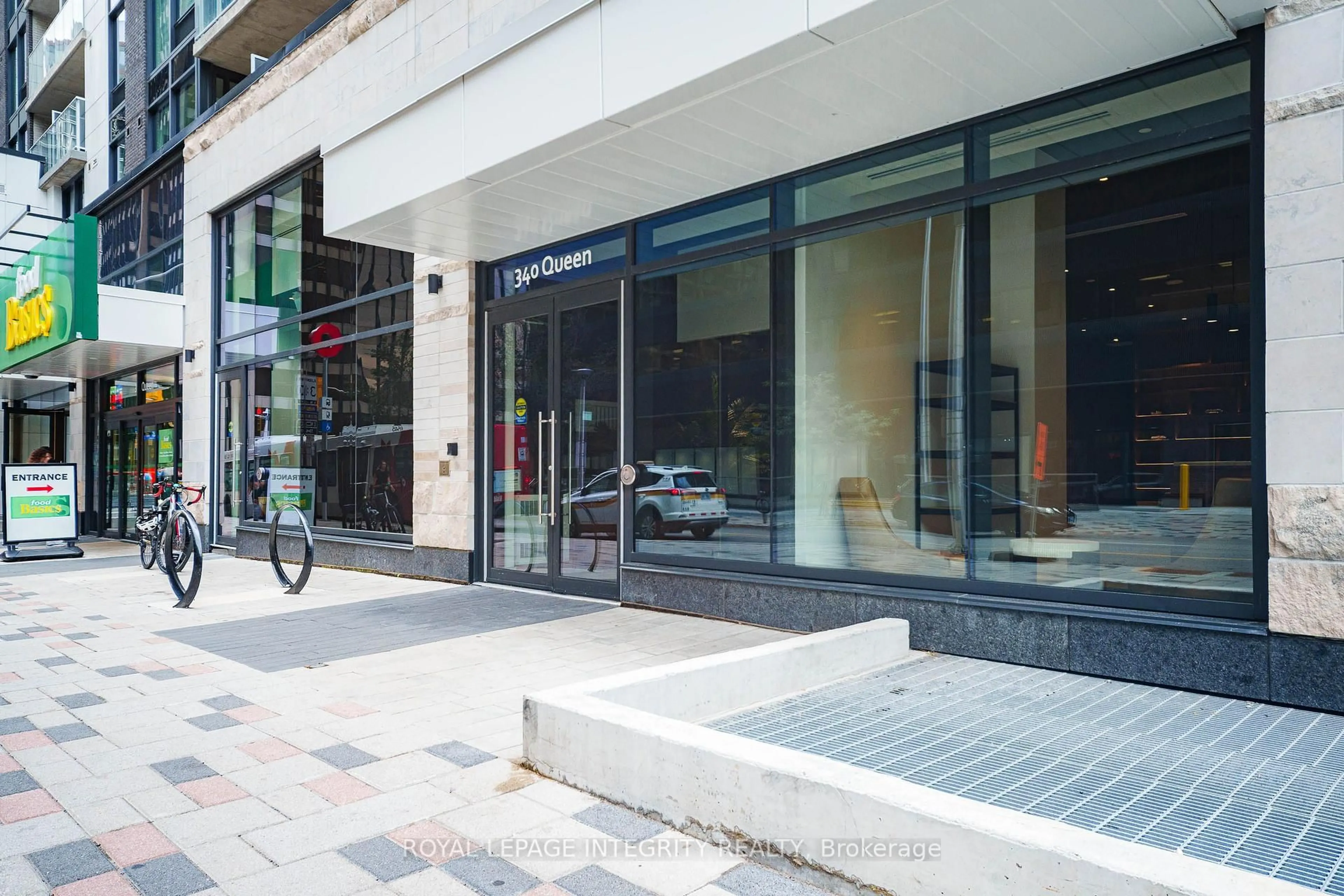 Indoor foyer for 340 Queen St #1907, Ottawa Ontario K1R 0G1