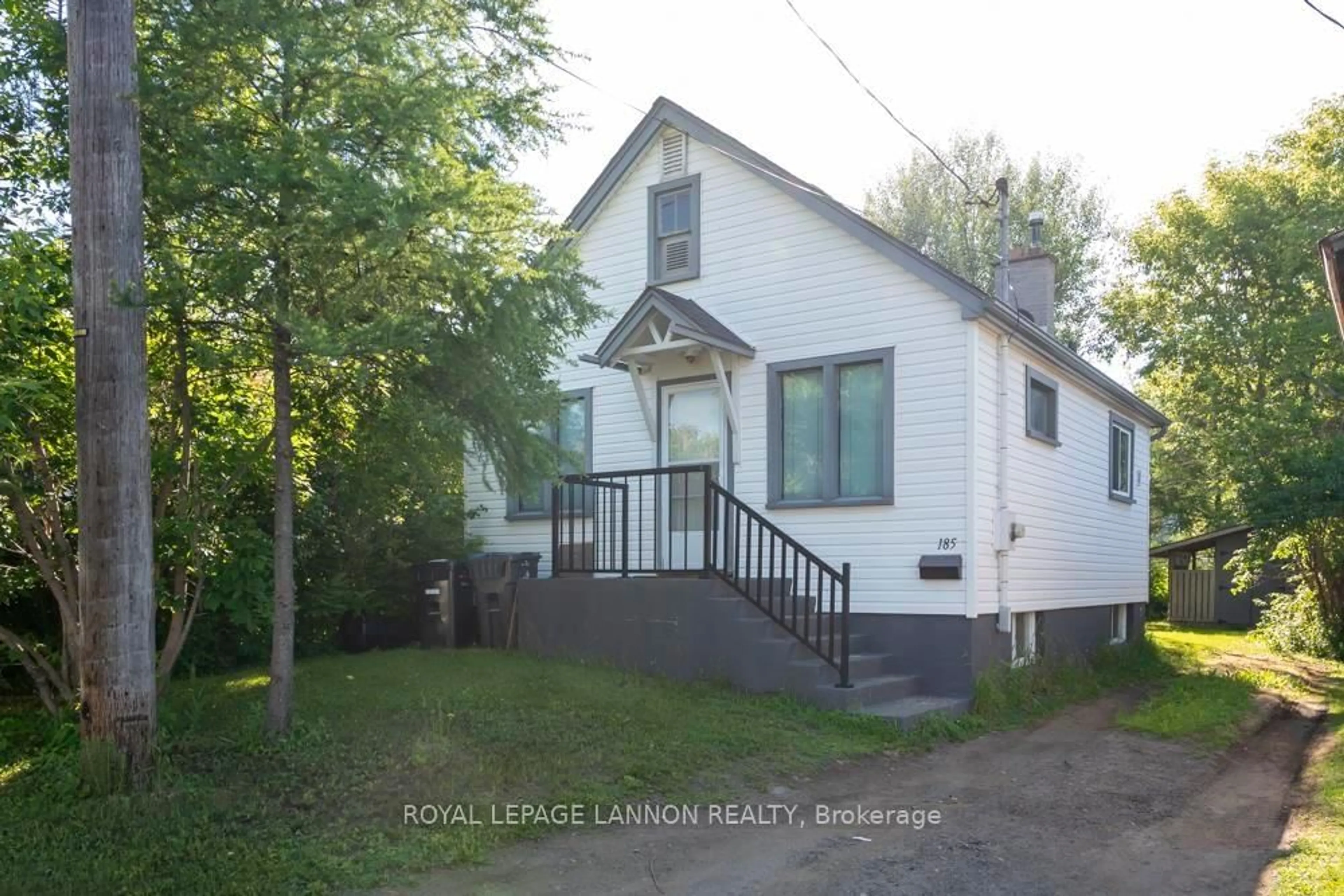 Unknown for 185 Empress St S, Thunder Bay Ontario P7B 4N8