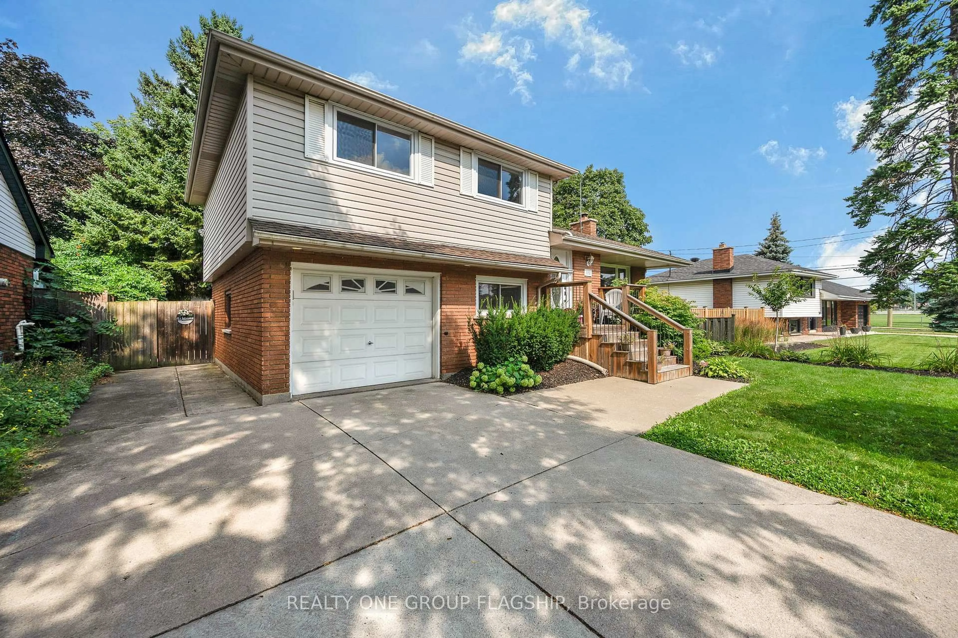 Home with brick exterior material, street for 118 Princeton Dr, Hamilton Ontario L8T 4B7