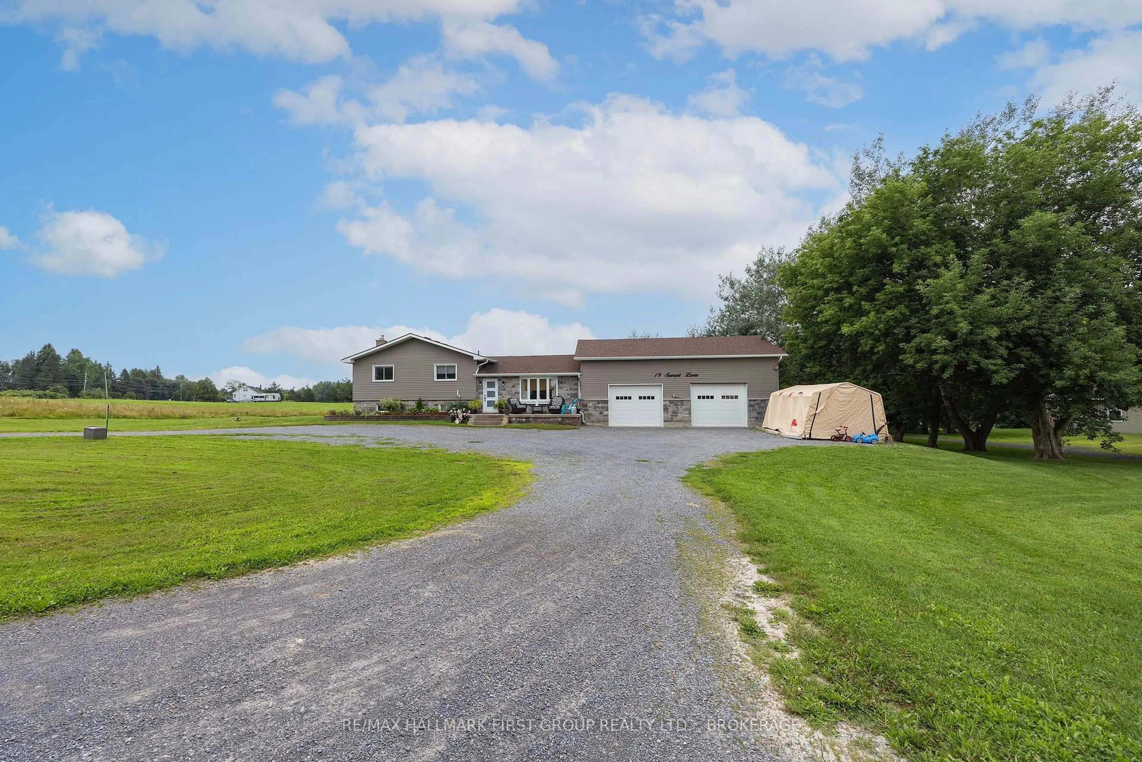 A pic from outside/outdoor area/front of a property/back of a property/a pic from drone, unknown for 19 Sunset Lane, Kingston Ontario K7L 4V3