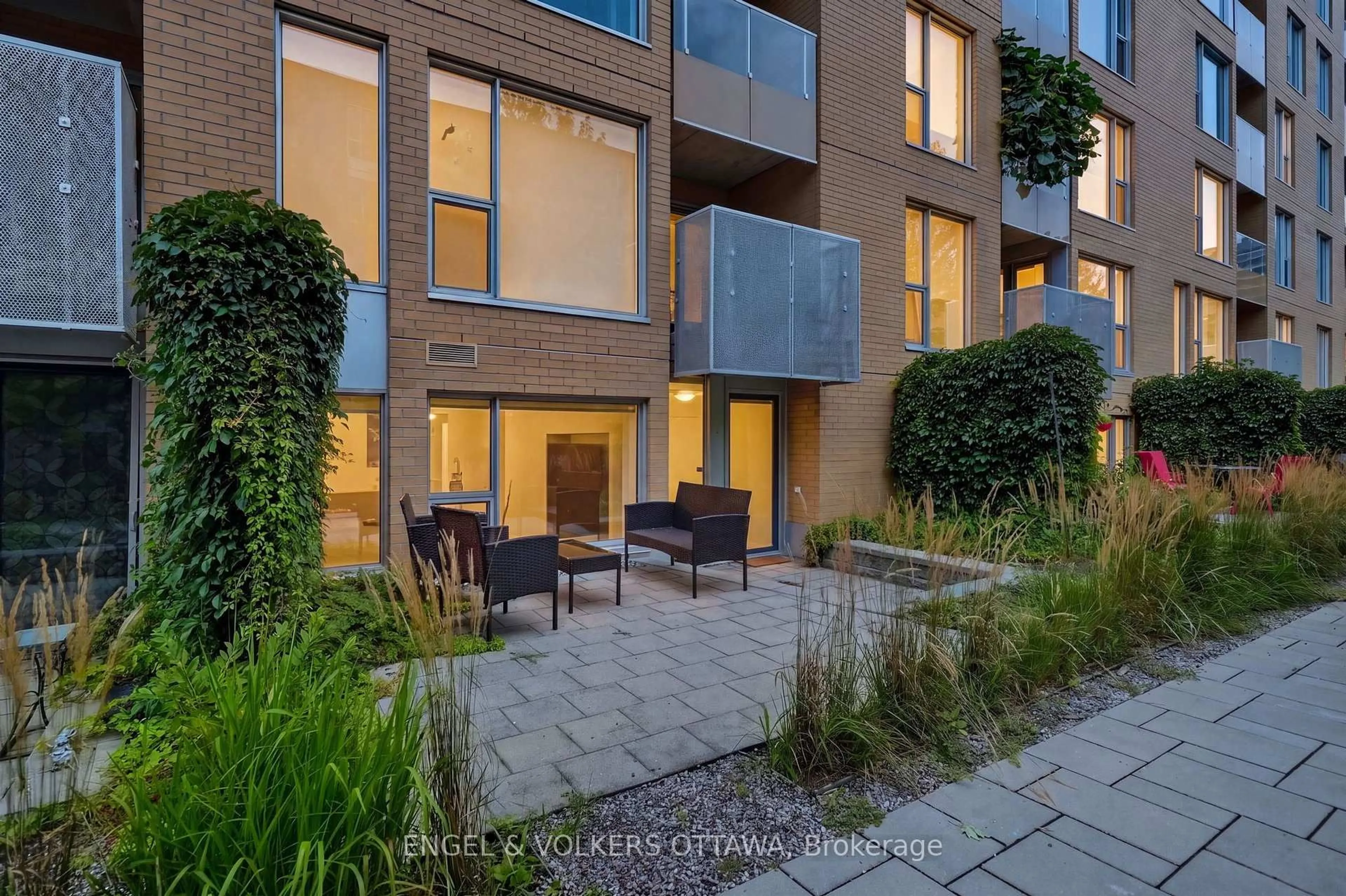 Patio, street for 250 Lett St #109, Ottawa Ontario K1R 0A8