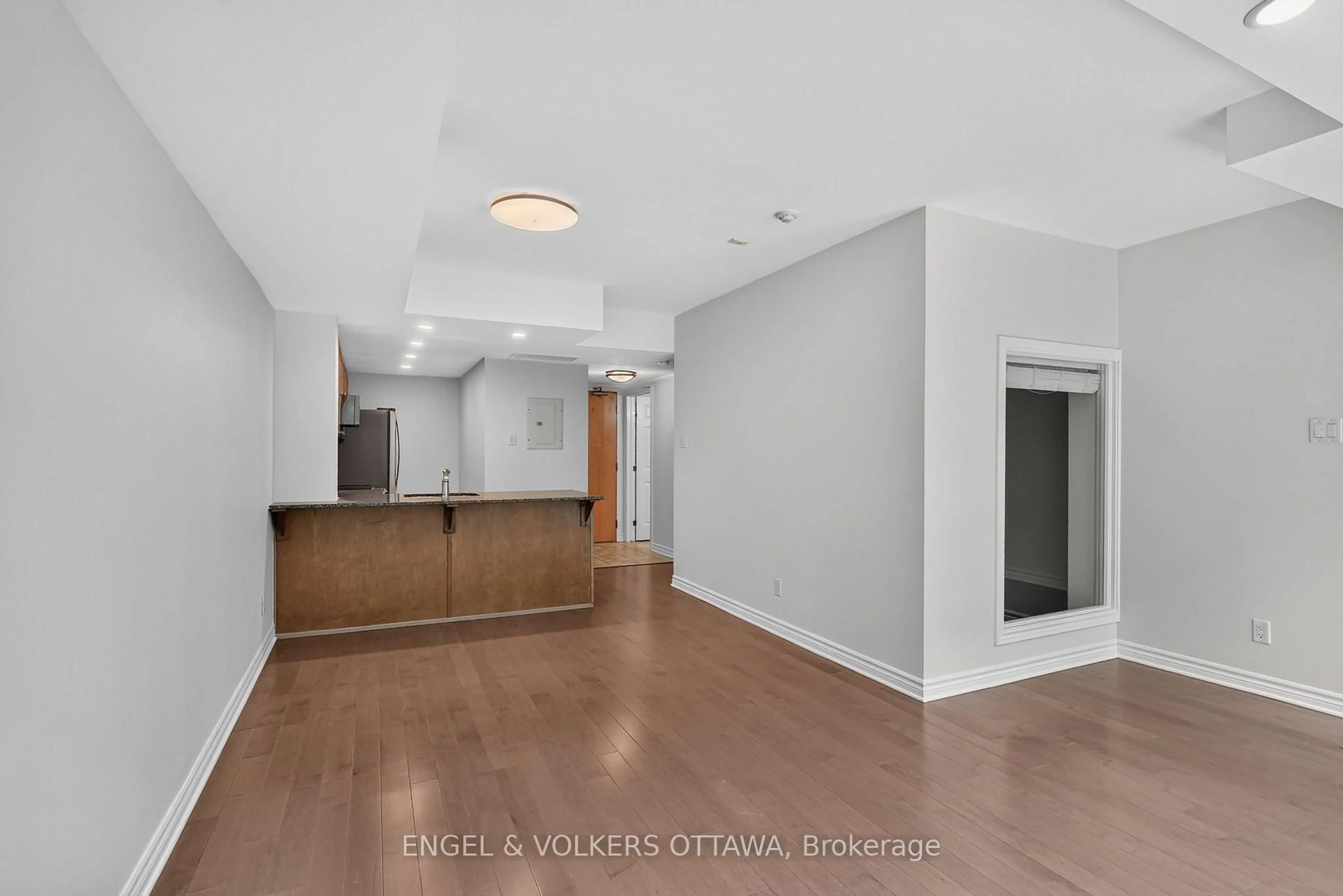 Unknown for 250 Lett St #109, Ottawa Ontario K1R 0A8