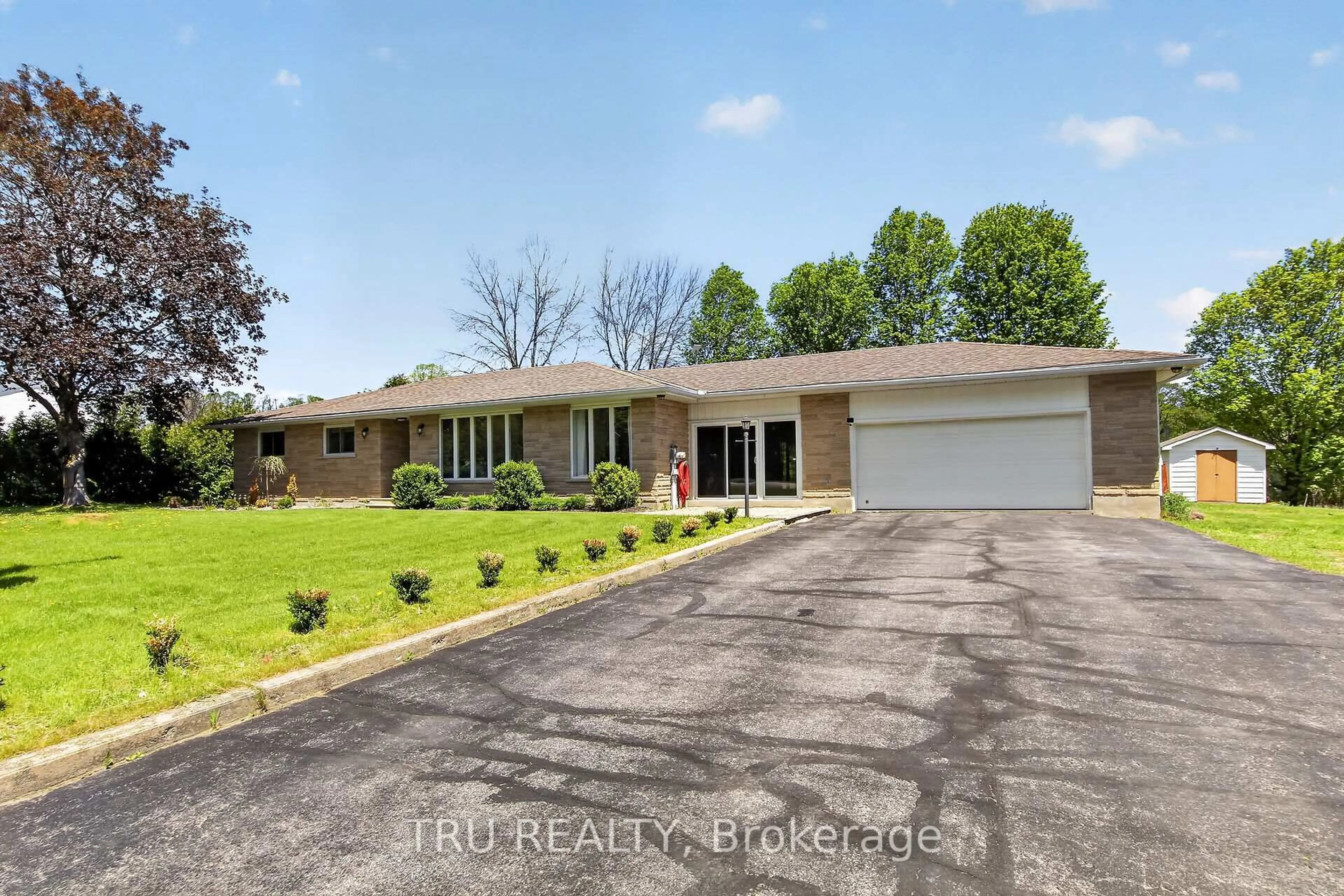 A pic from outside/outdoor area/front of a property/back of a property/a pic from drone, street for 3910 HIGHLAND Rd, White Lake Ontario K0A 3L0
