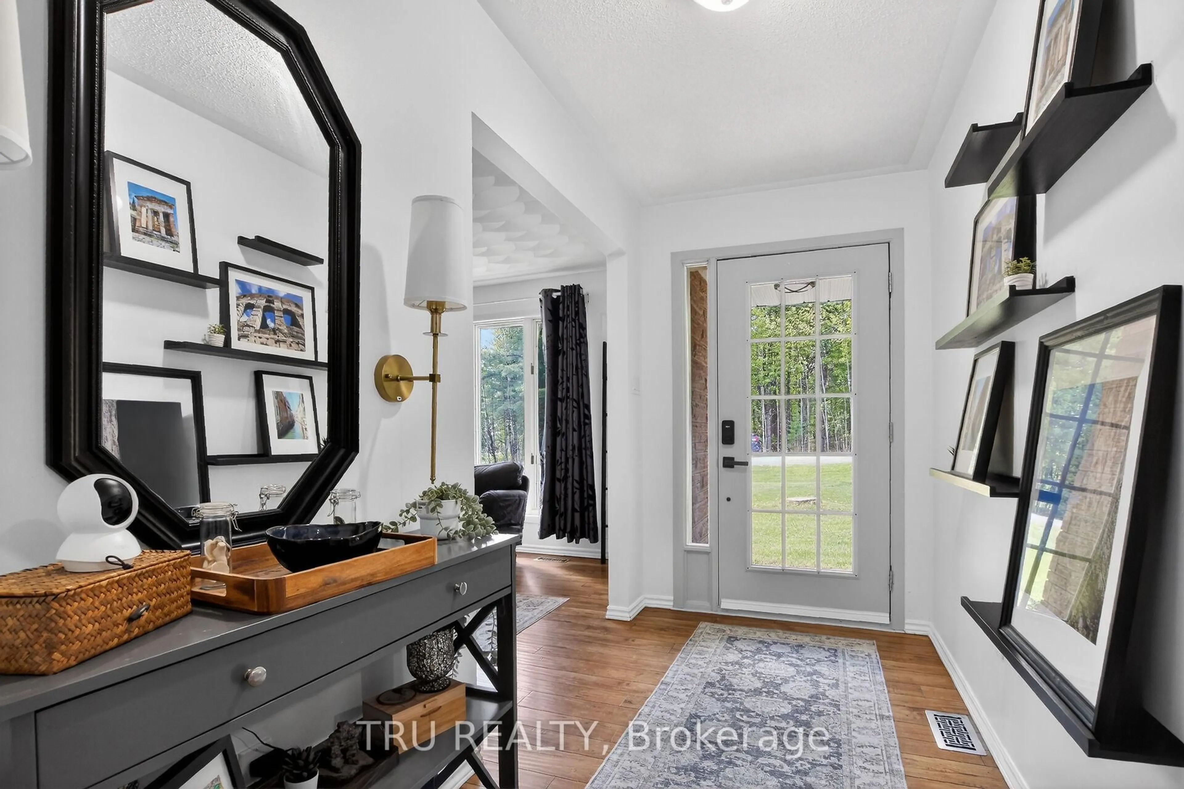 Indoor entryway for 3910 HIGHLAND Rd, White Lake Ontario K0A 3L0