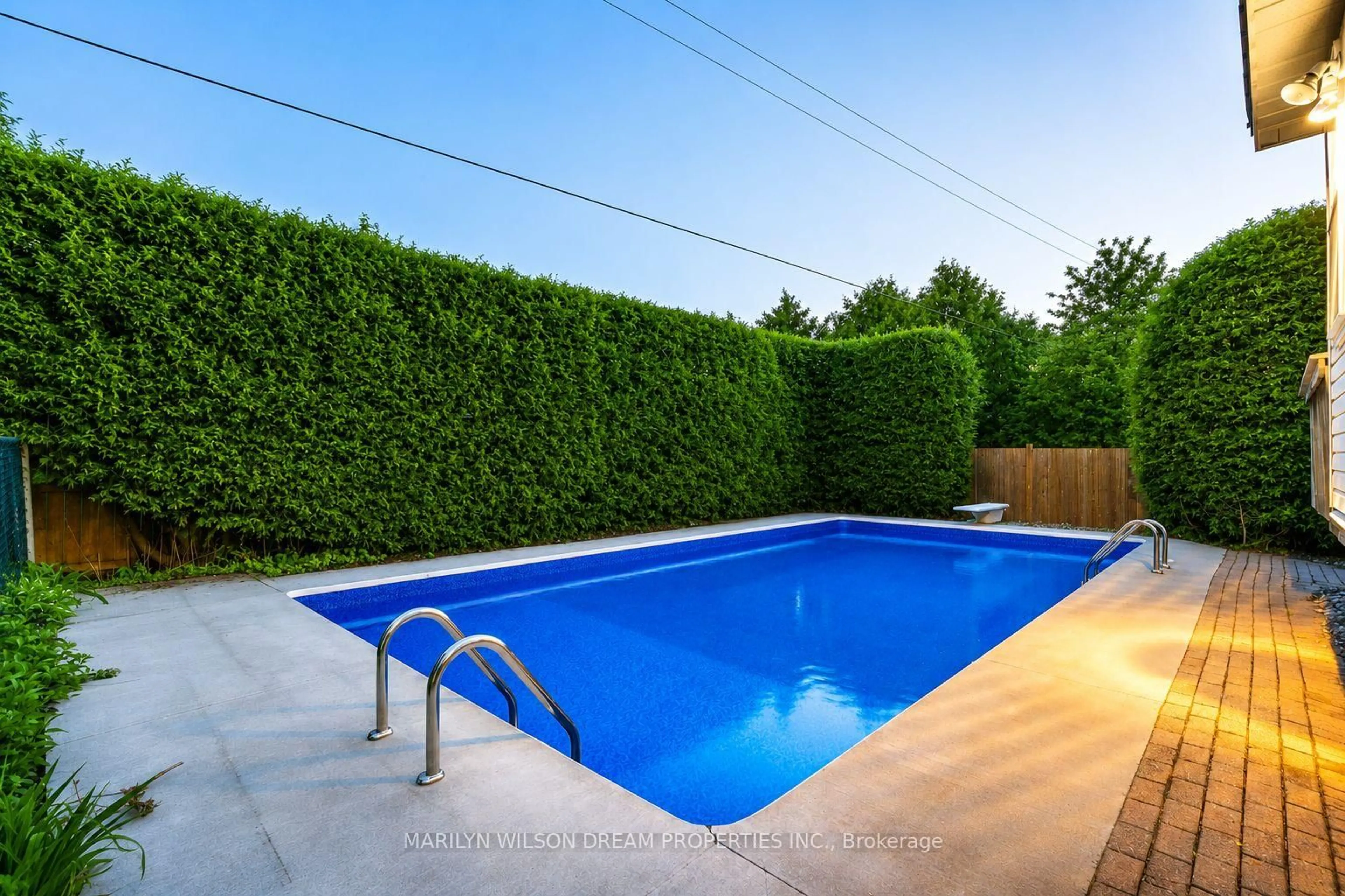 Pool for 20 Coolbrook Cres, Munster Ontario K0A 3P0
