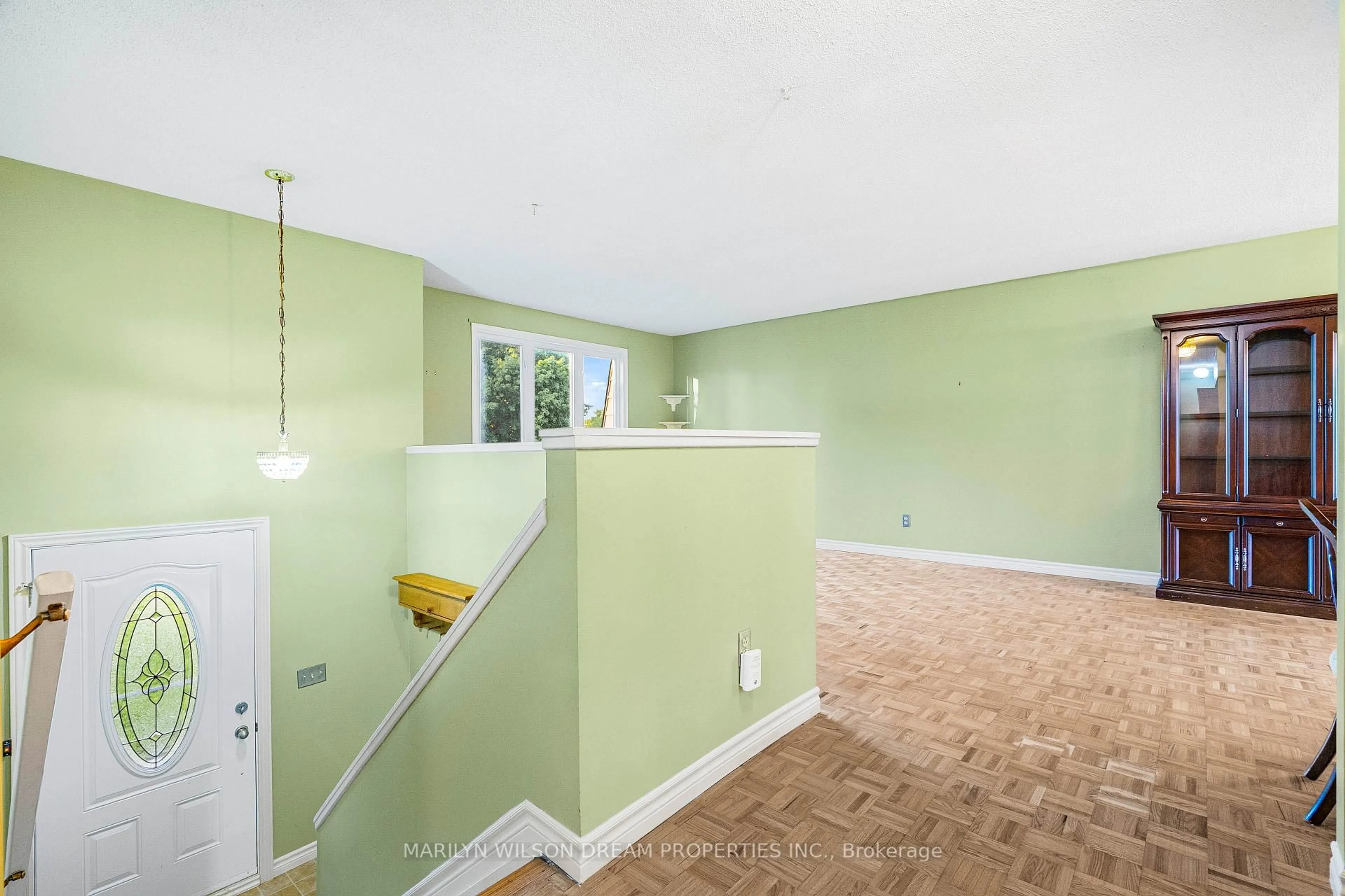 Unknown for 20 Coolbrook Cres, Munster Ontario K0A 3P0