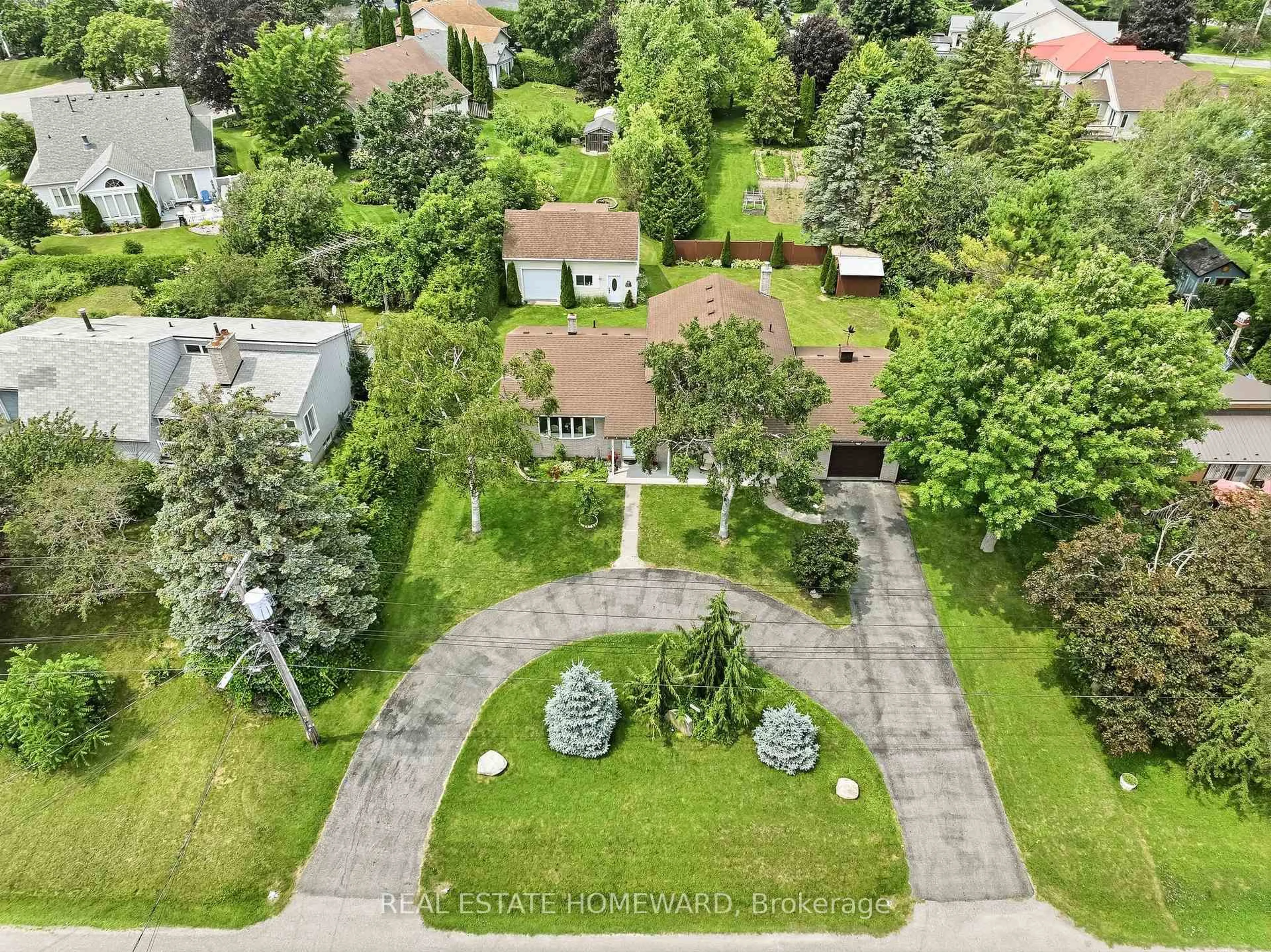 A pic from outside/outdoor area/front of a property/back of a property/a pic from drone, street for 120 Harbour St, Brighton Ontario K0K 1H0