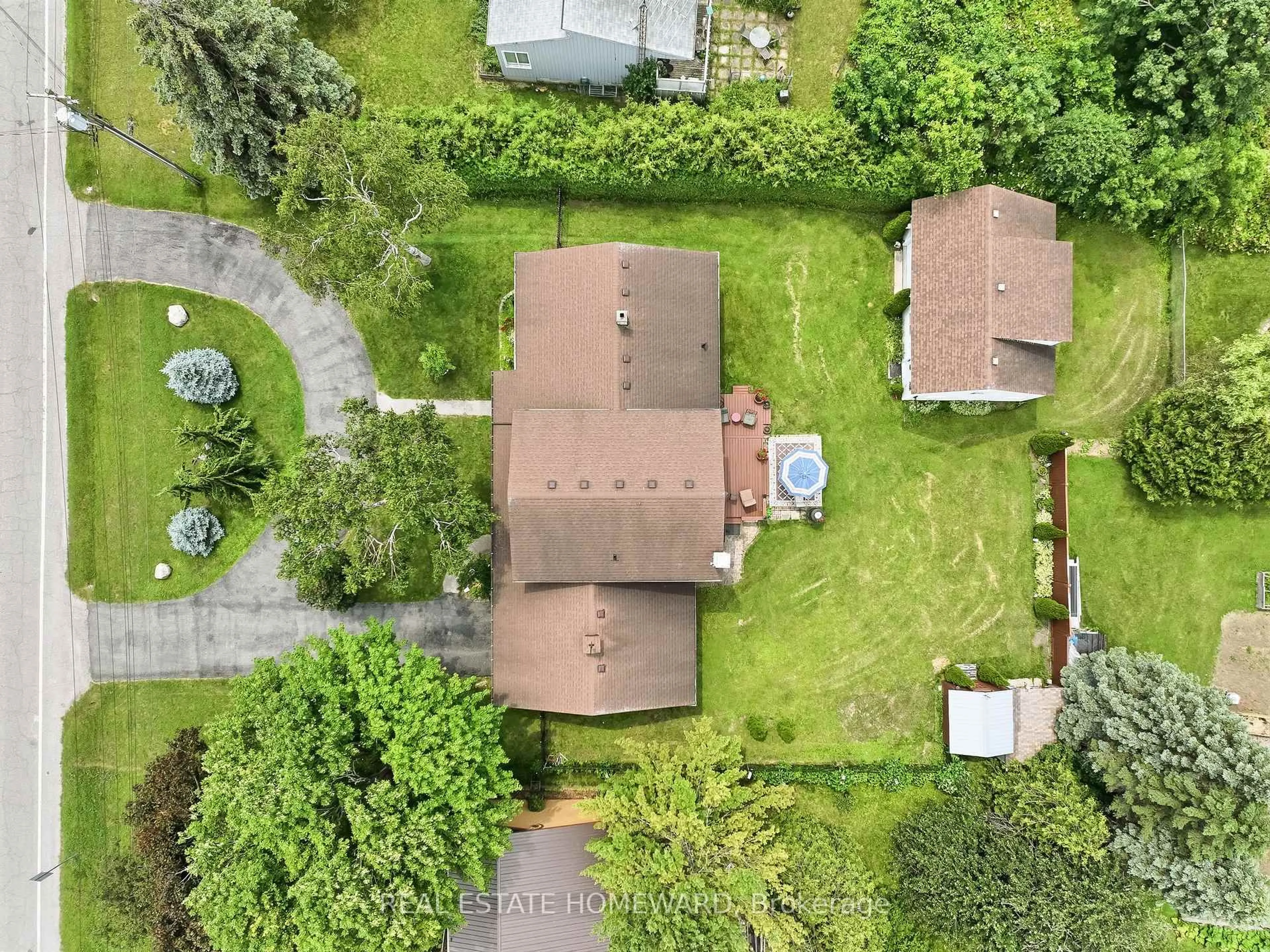 A pic from outside/outdoor area/front of a property/back of a property/a pic from drone, unknown for 120 Harbour St, Brighton Ontario K0K 1H0