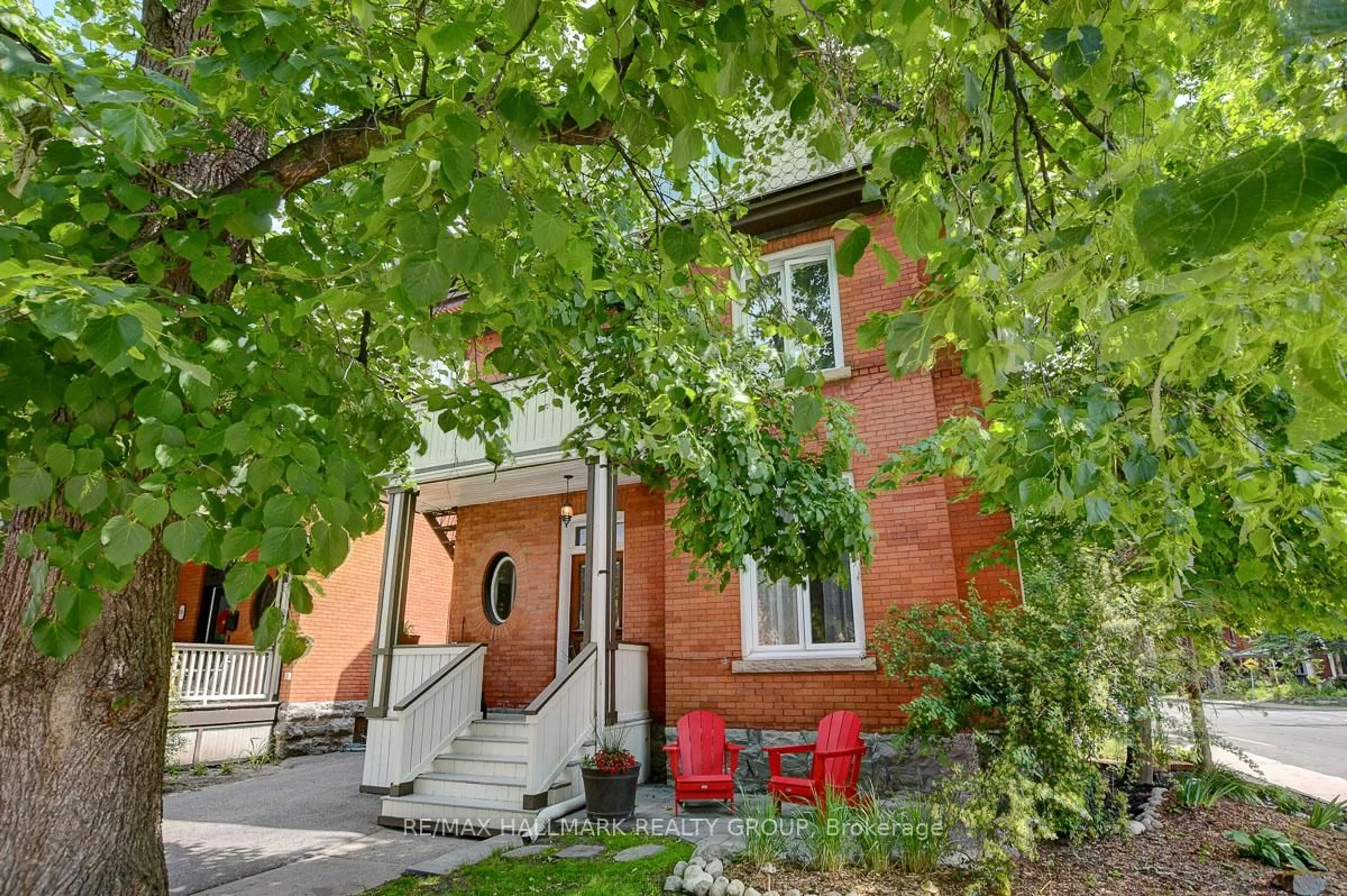 Patio, street for 120 Strathcona Ave, Ottawa Ontario K1S 1X6
