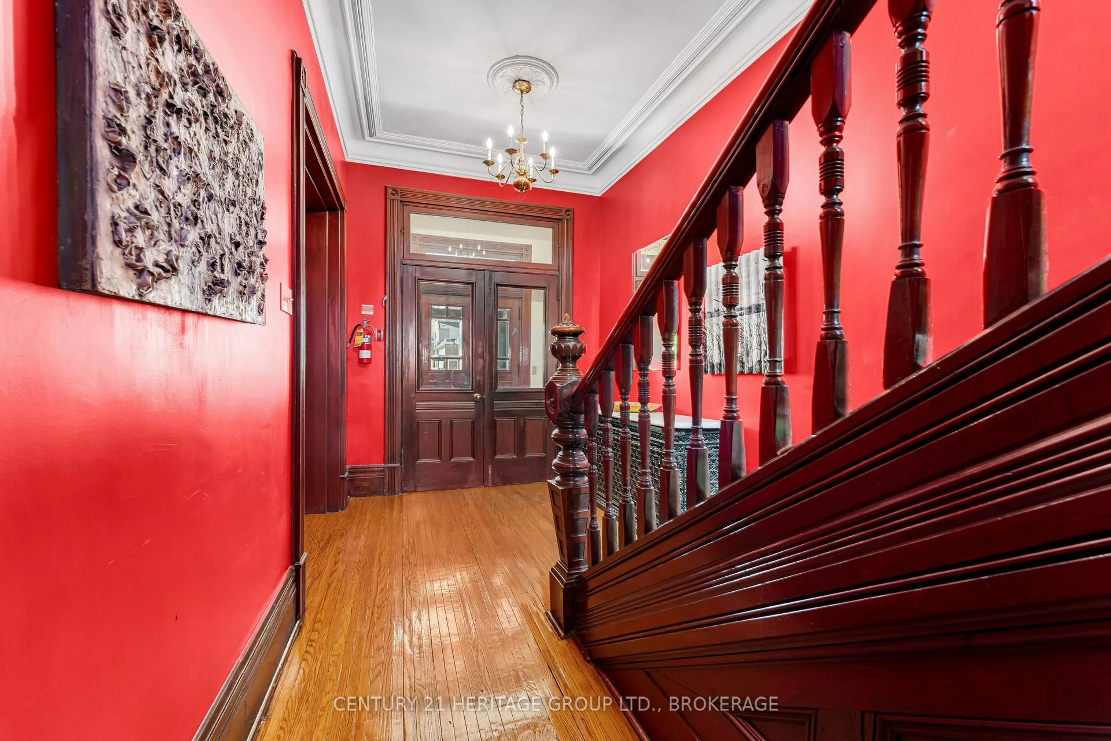 Indoor foyer for 25 Colborne St, Kingston Ontario K7K 1C5