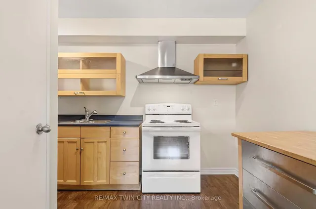 36 Hayhurst Rd #301, Brantford 5