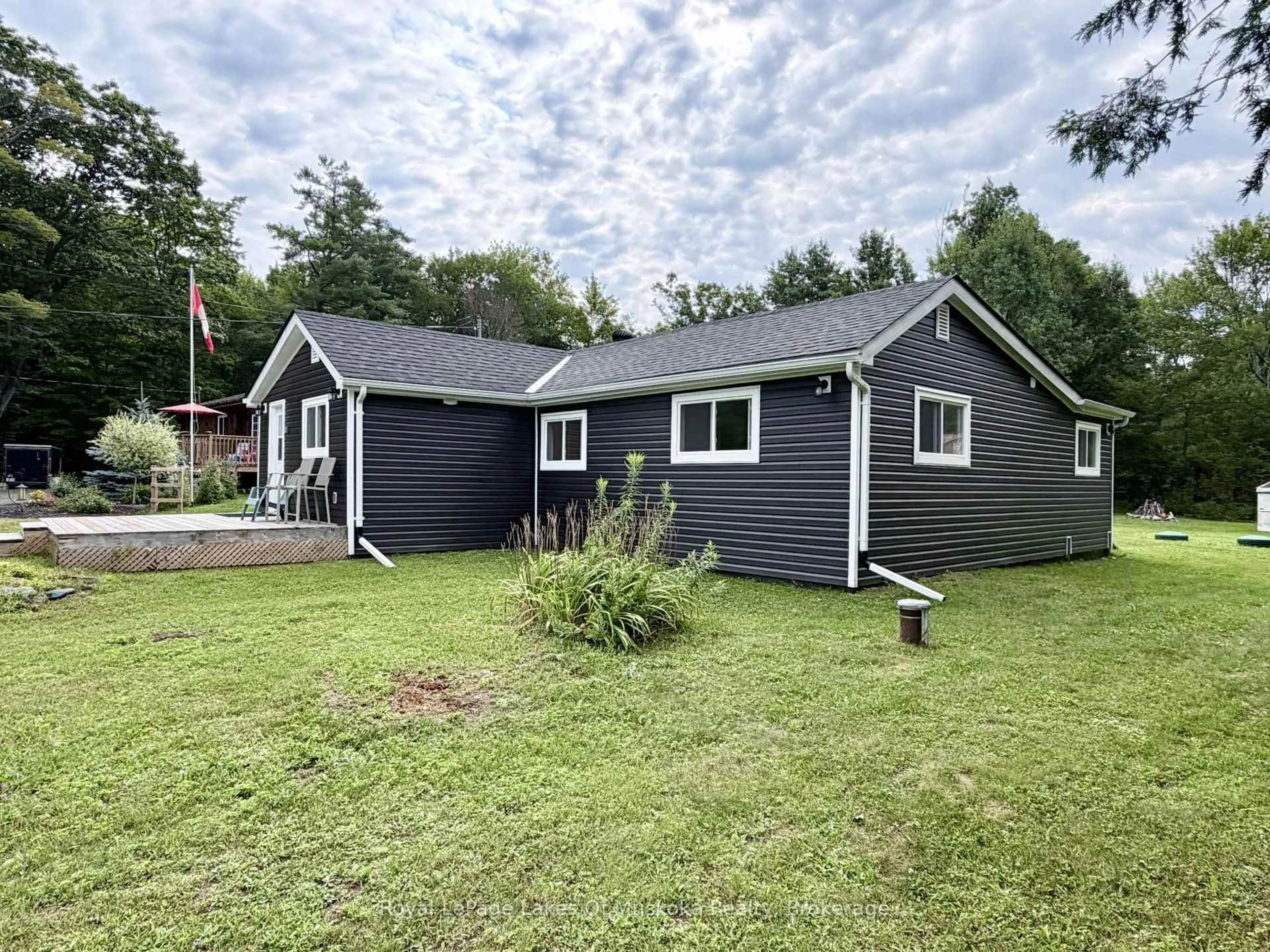 A pic from outside/outdoor area/front of a property/back of a property/a pic from drone, unknown for 7826 Lake Joseph Rd #Unit 2, Muskoka Lakes Ontario P0C 1H0