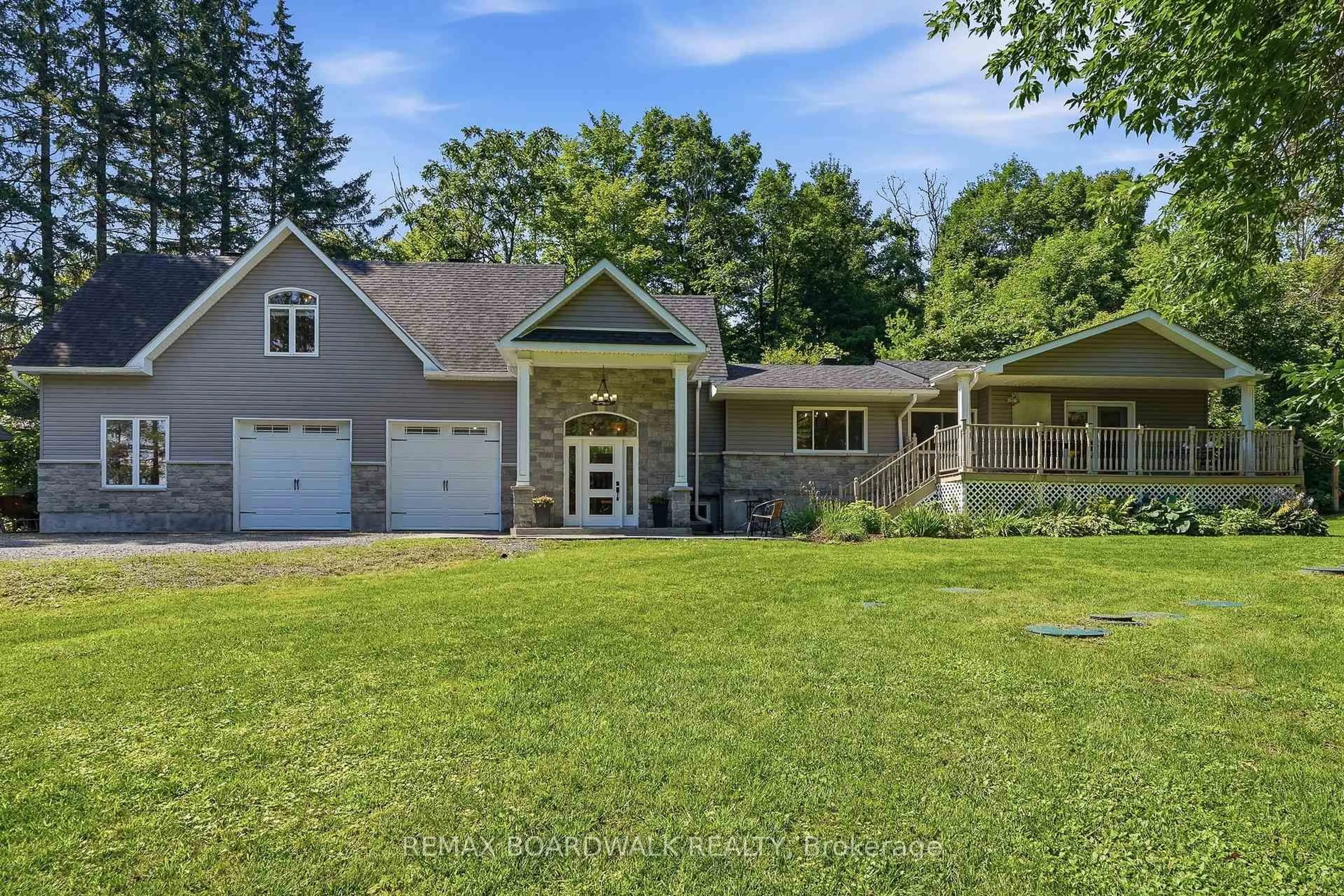 A pic from outside/outdoor area/front of a property/back of a property/a pic from drone, unknown for 1110 Dunning Rd, Orleans Ontario K4C 1P5