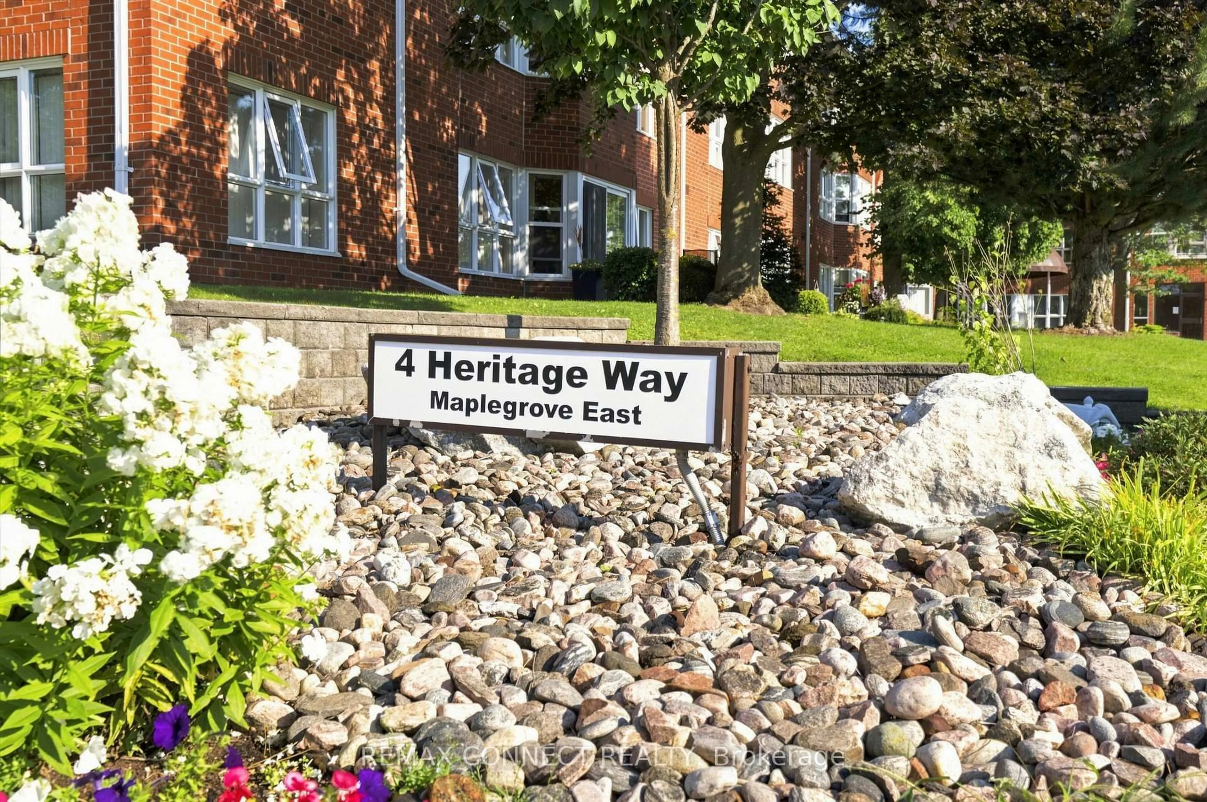 Indoor entryway for 4 Heritage Way #308, Kawartha Lakes Ontario K9V 5Z2