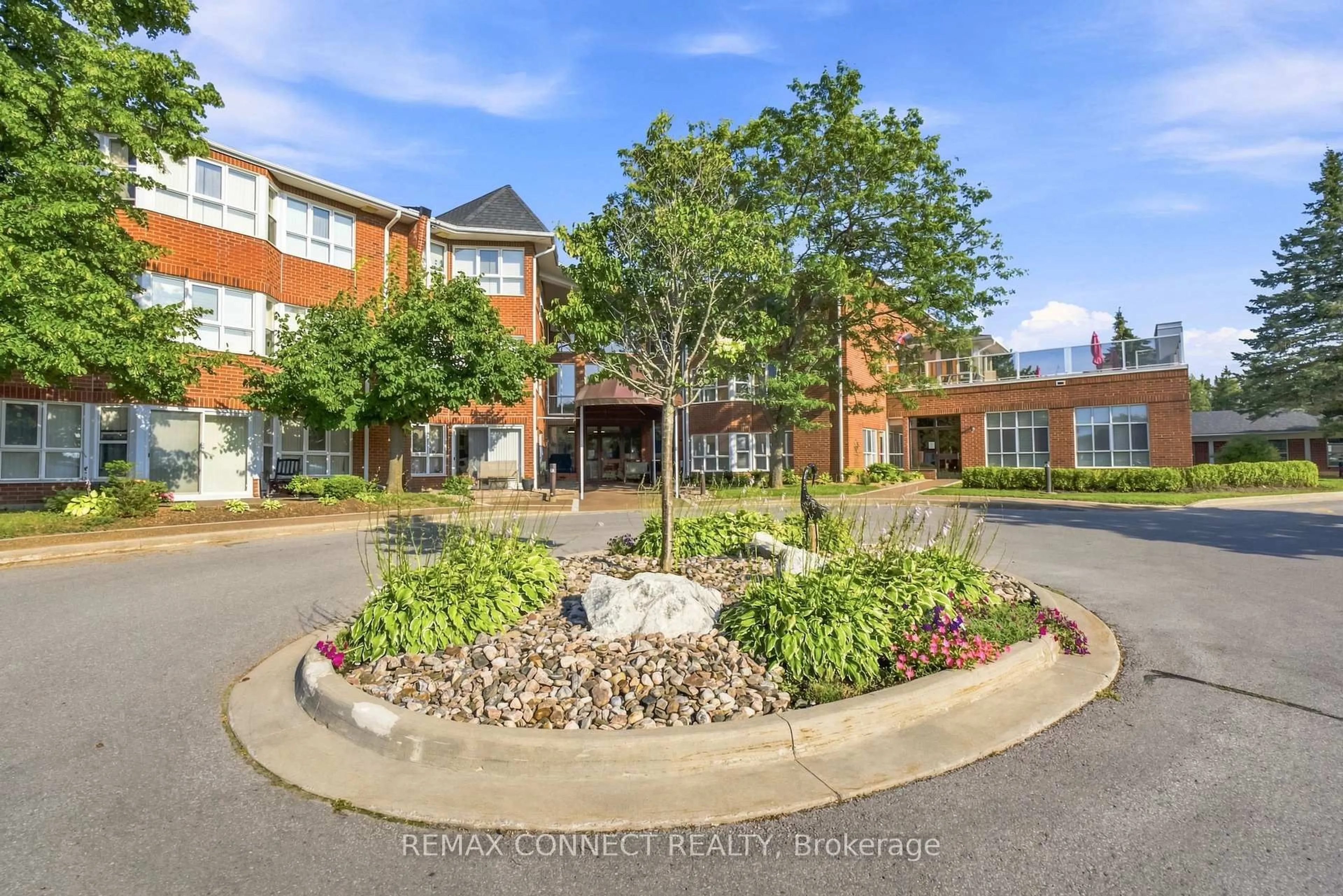 A pic from outside/outdoor area/front of a property/back of a property/a pic from drone, unknown for 4 Heritage Way #308, Kawartha Lakes Ontario K9V 5Z2
