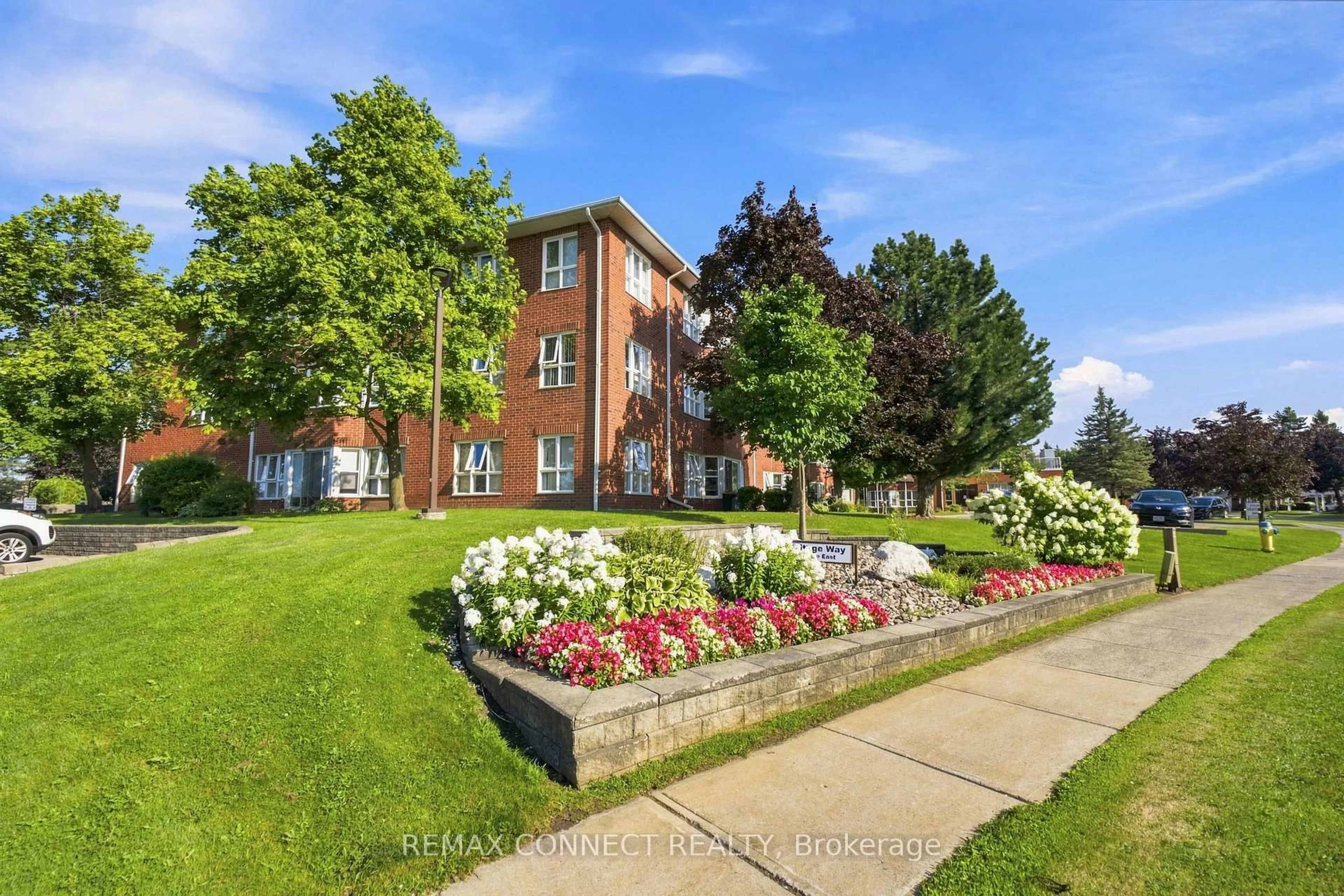 A pic from outside/outdoor area/front of a property/back of a property/a pic from drone, building for 4 Heritage Way #308, Kawartha Lakes Ontario K9V 5Z2