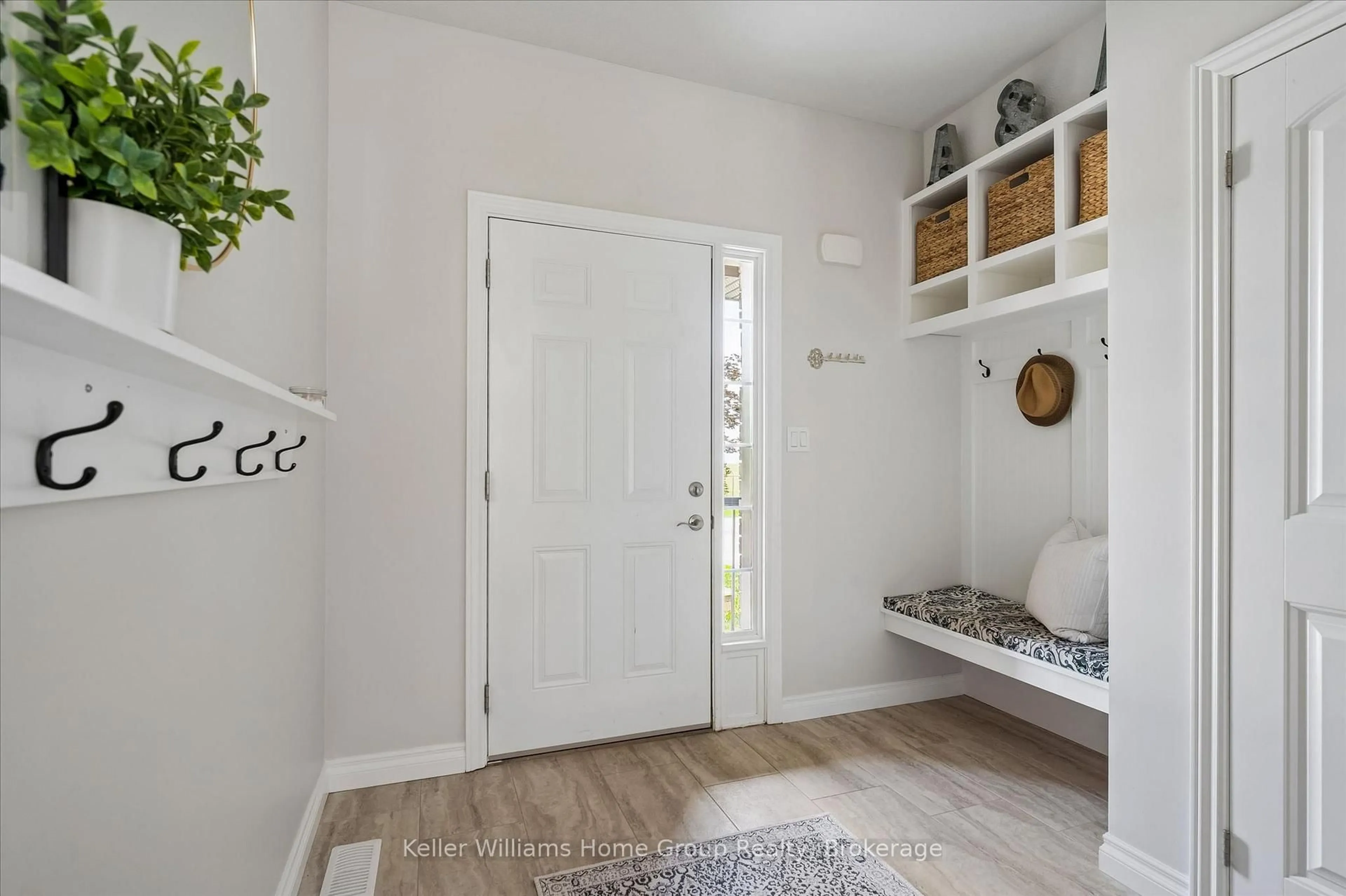 Indoor entryway for 898A Gzowski St, Centre Wellington Ontario N1M 3L4