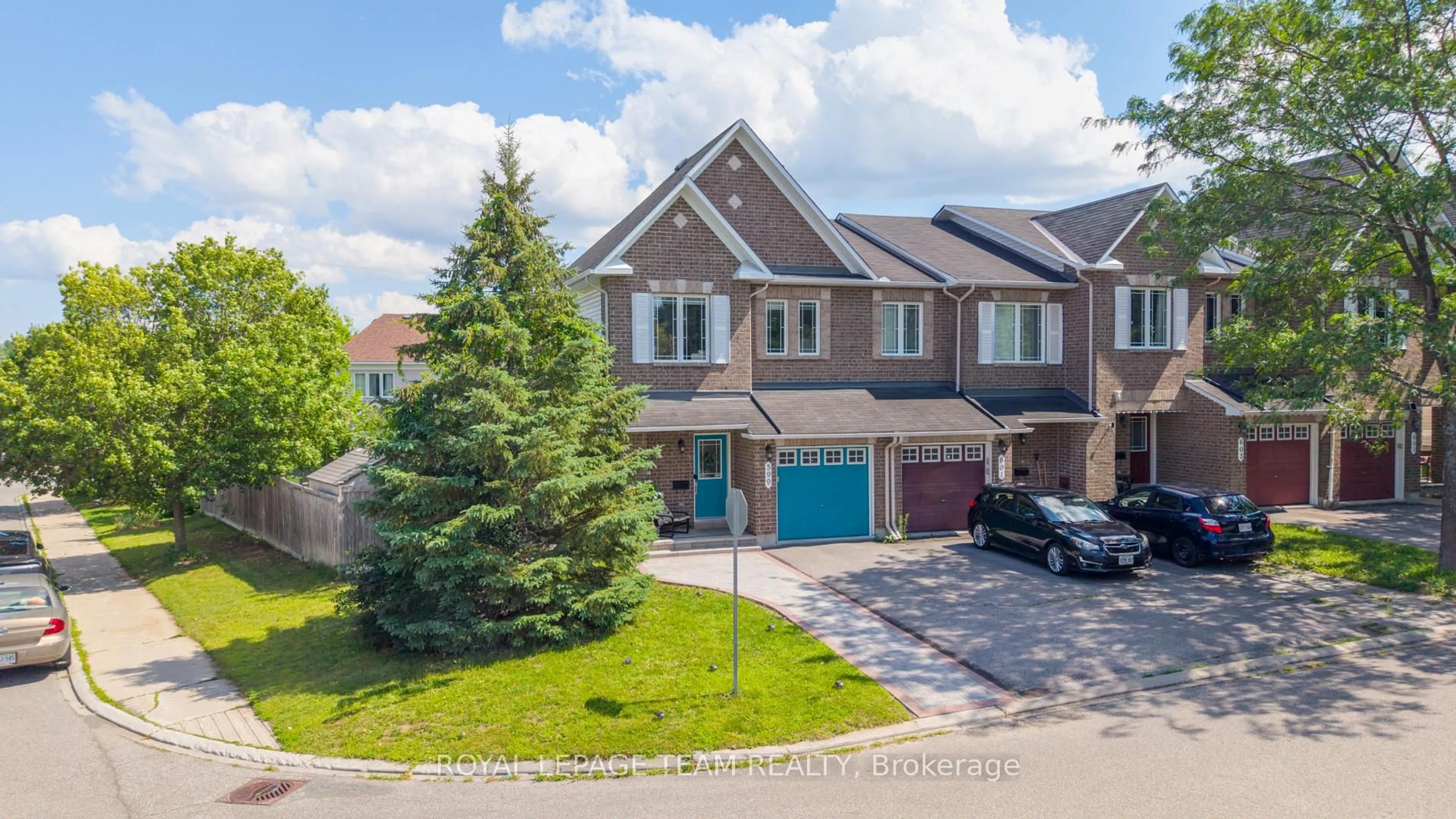A pic from outside/outdoor area/front of a property/back of a property/a pic from drone, street for 599 Malkowski St, Ottawa Ontario K2K 0B4
