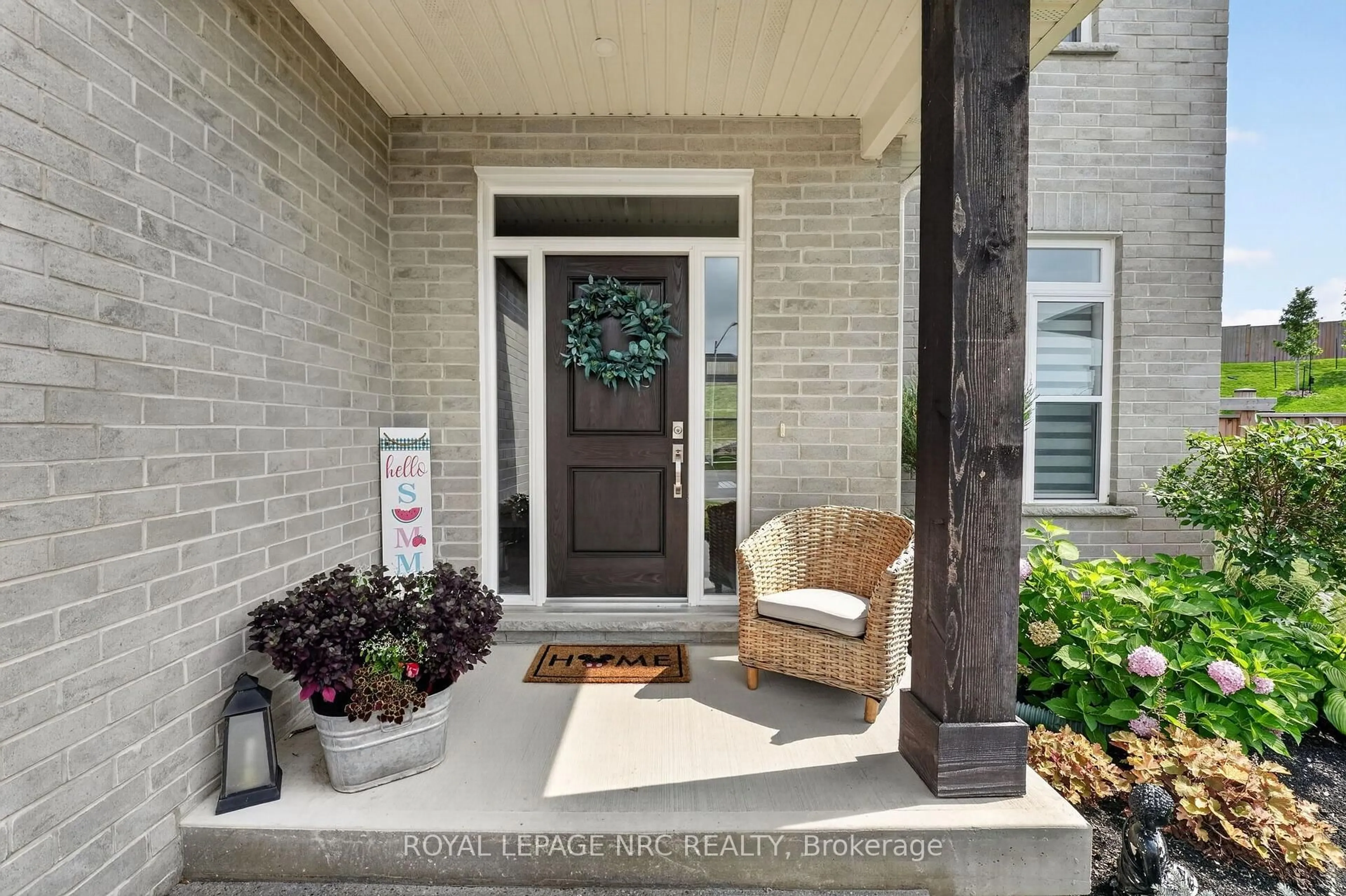 Indoor entryway for 4162 Village Creek Dr, Fort Erie Ontario L0S 1S0